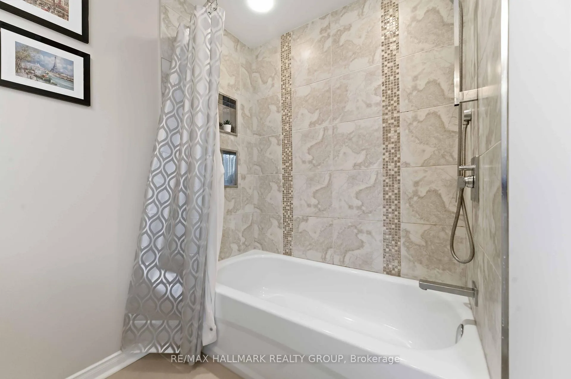 Photo 35 of 1660 Locksley Lane, Ottawa, Beaconwood — HOMEH