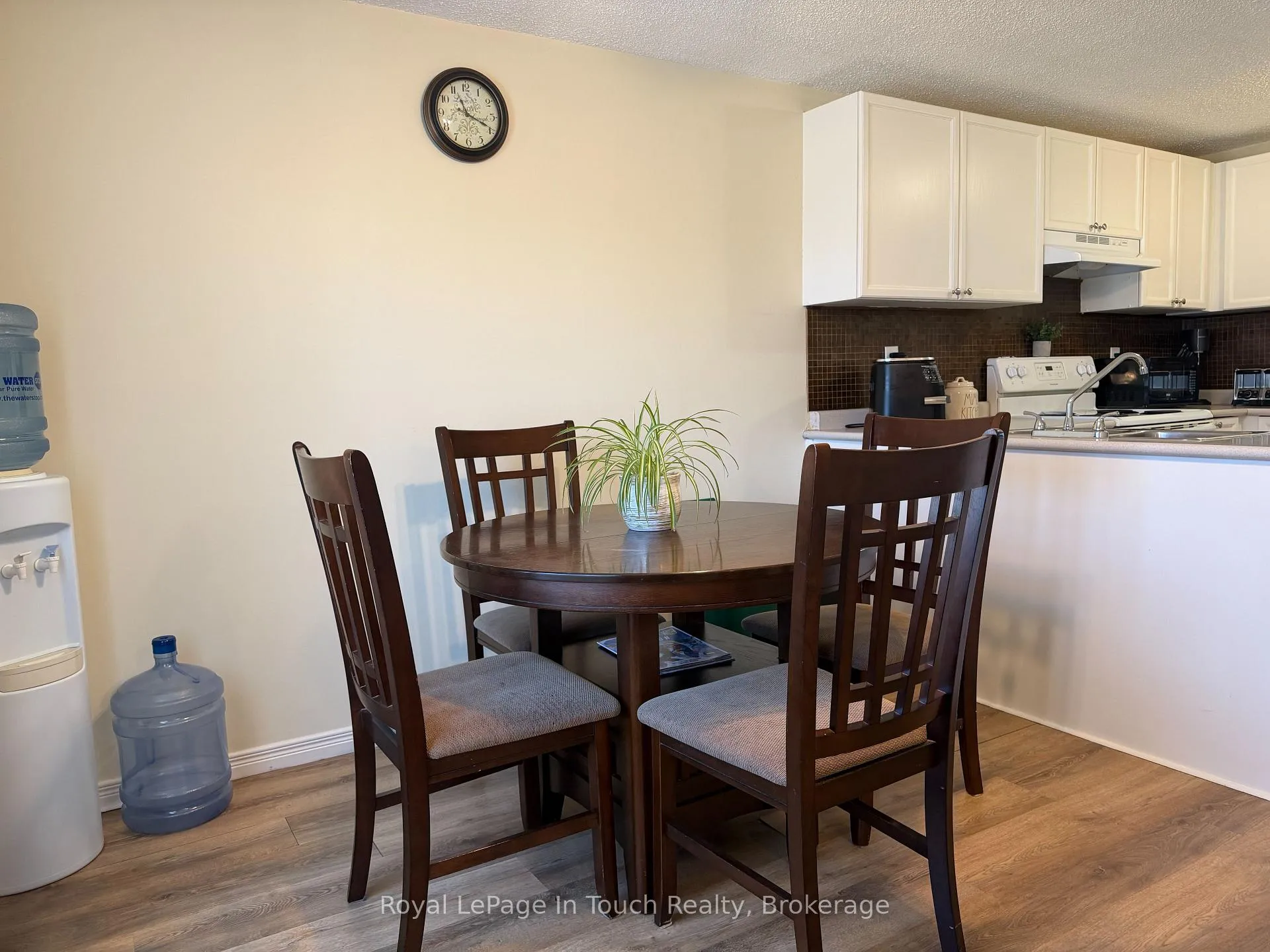 Photo 2 of 726 Frazer Drive, Midland — HOMEH