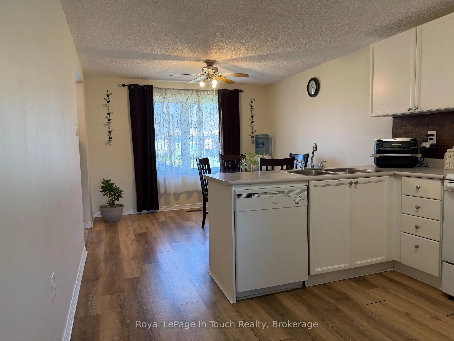 Photo 4 of 726 Frazer Drive, Midland — HOMEH