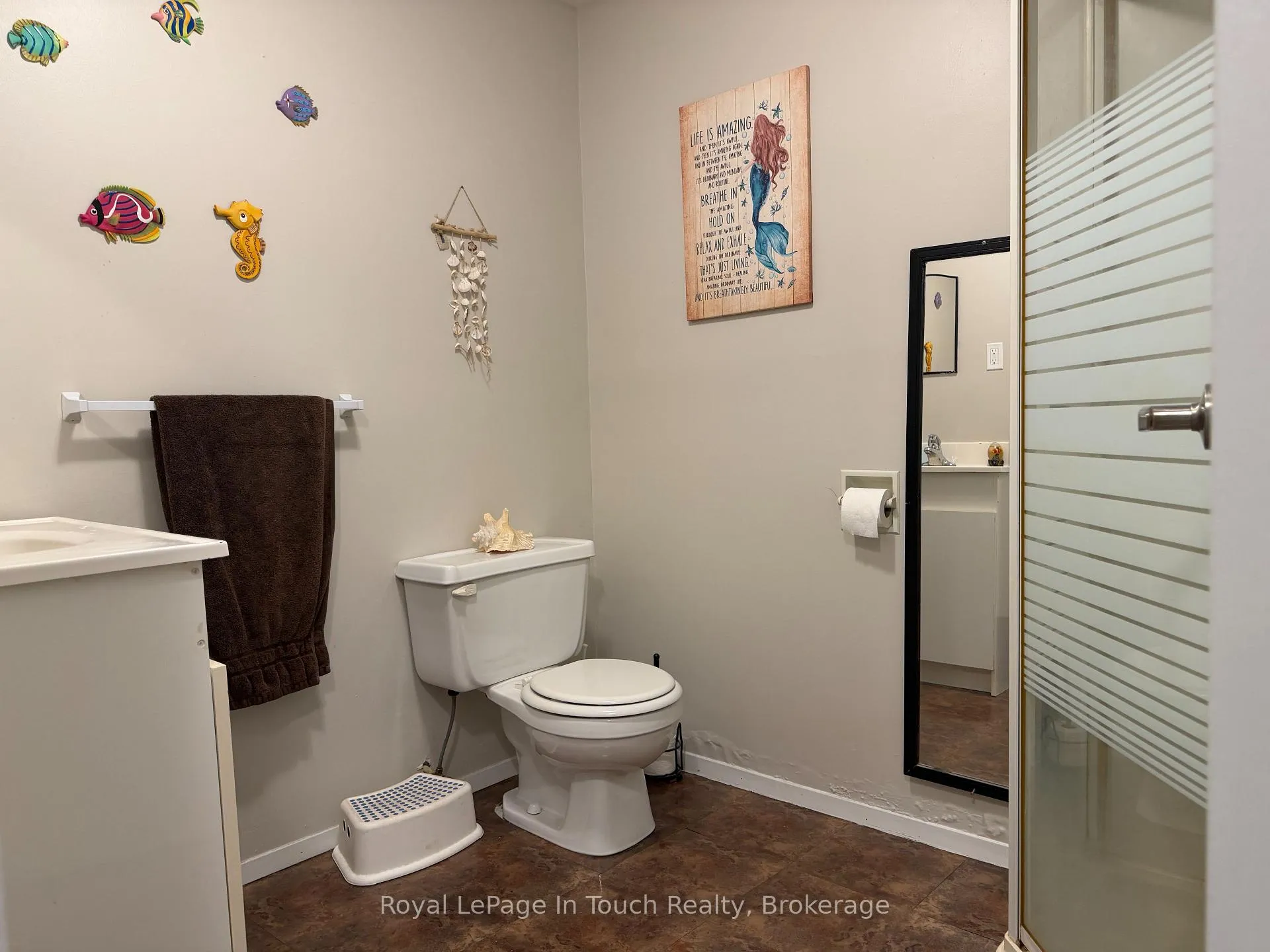 Photo 11 of 726 Frazer Drive, Midland — HOMEH