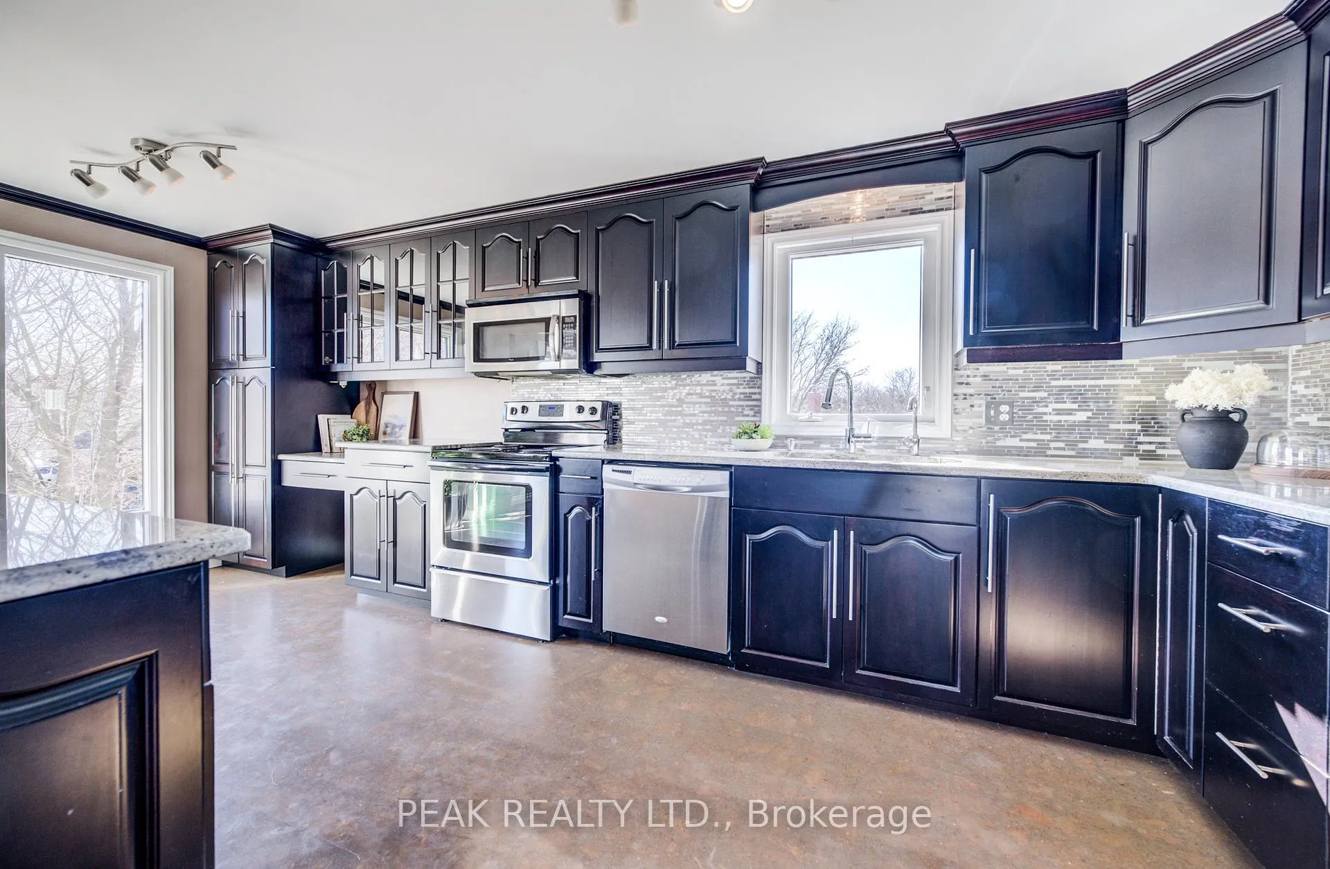 Photo 11 of 24 Farmington Place, Kitchener — HOMEH