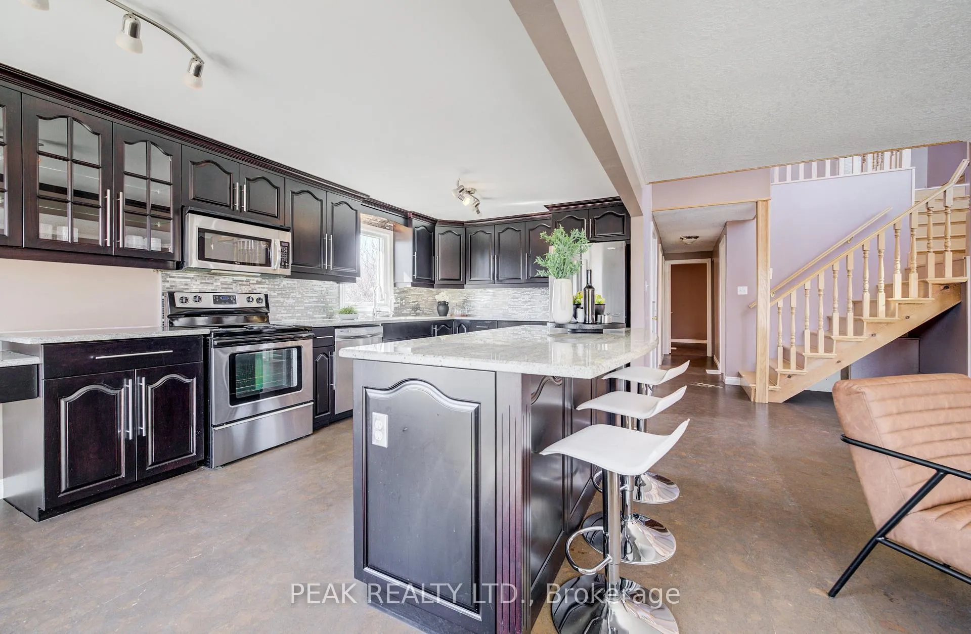 Photo 16 of 24 Farmington Place, Kitchener — HOMEH