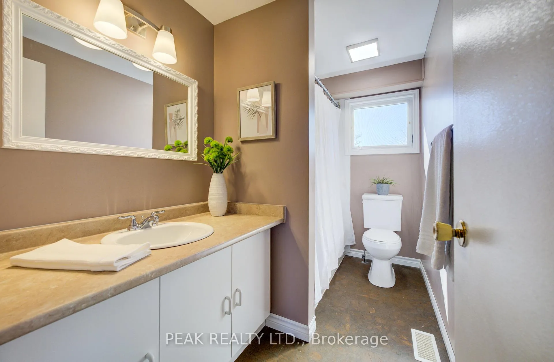 Photo 21 of 24 Farmington Place, Kitchener — HOMEH
