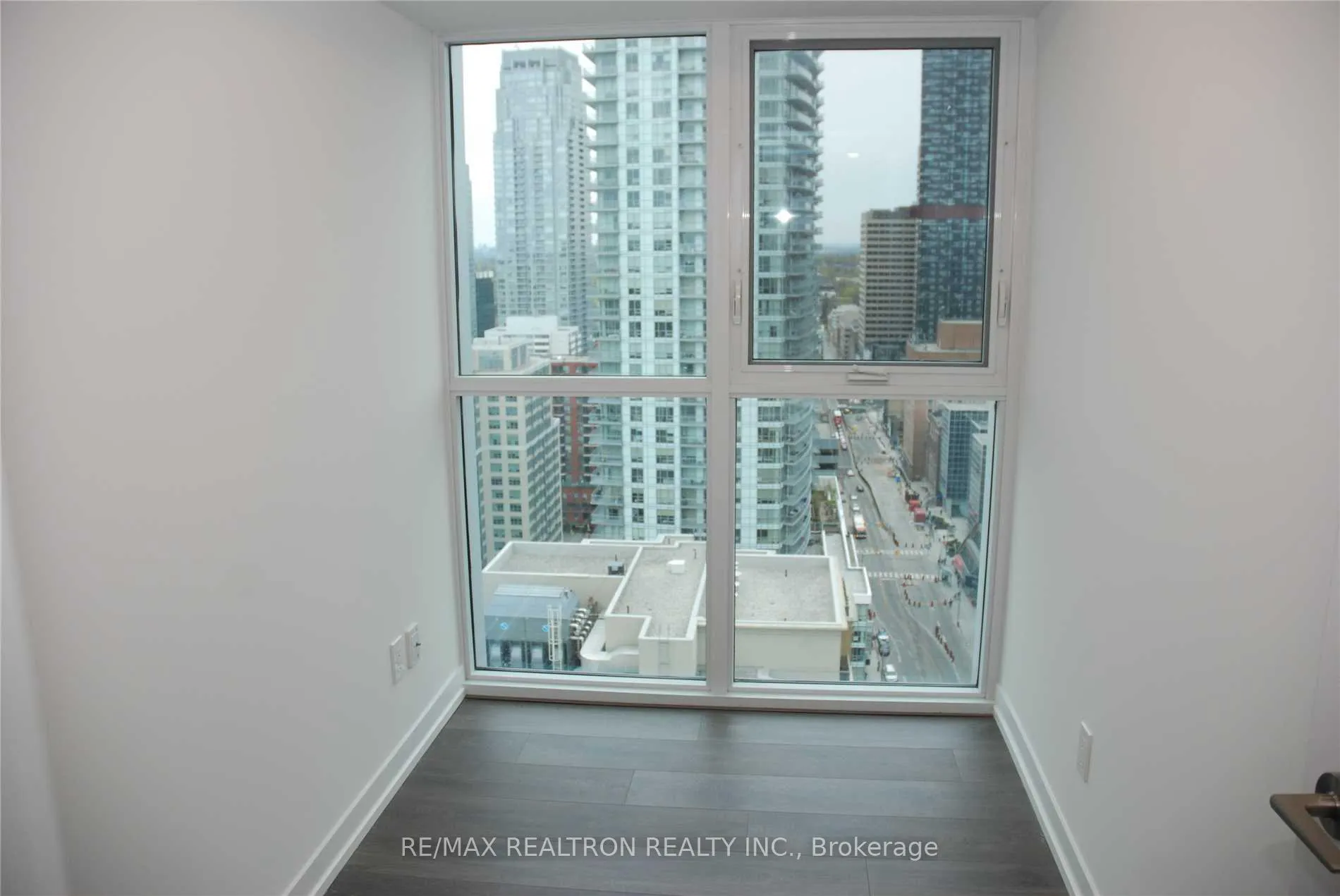 Photo 8 of Unit 2805, 125 Redpath Avenue, Toronto, Mount Pleasant West — HOMEH
