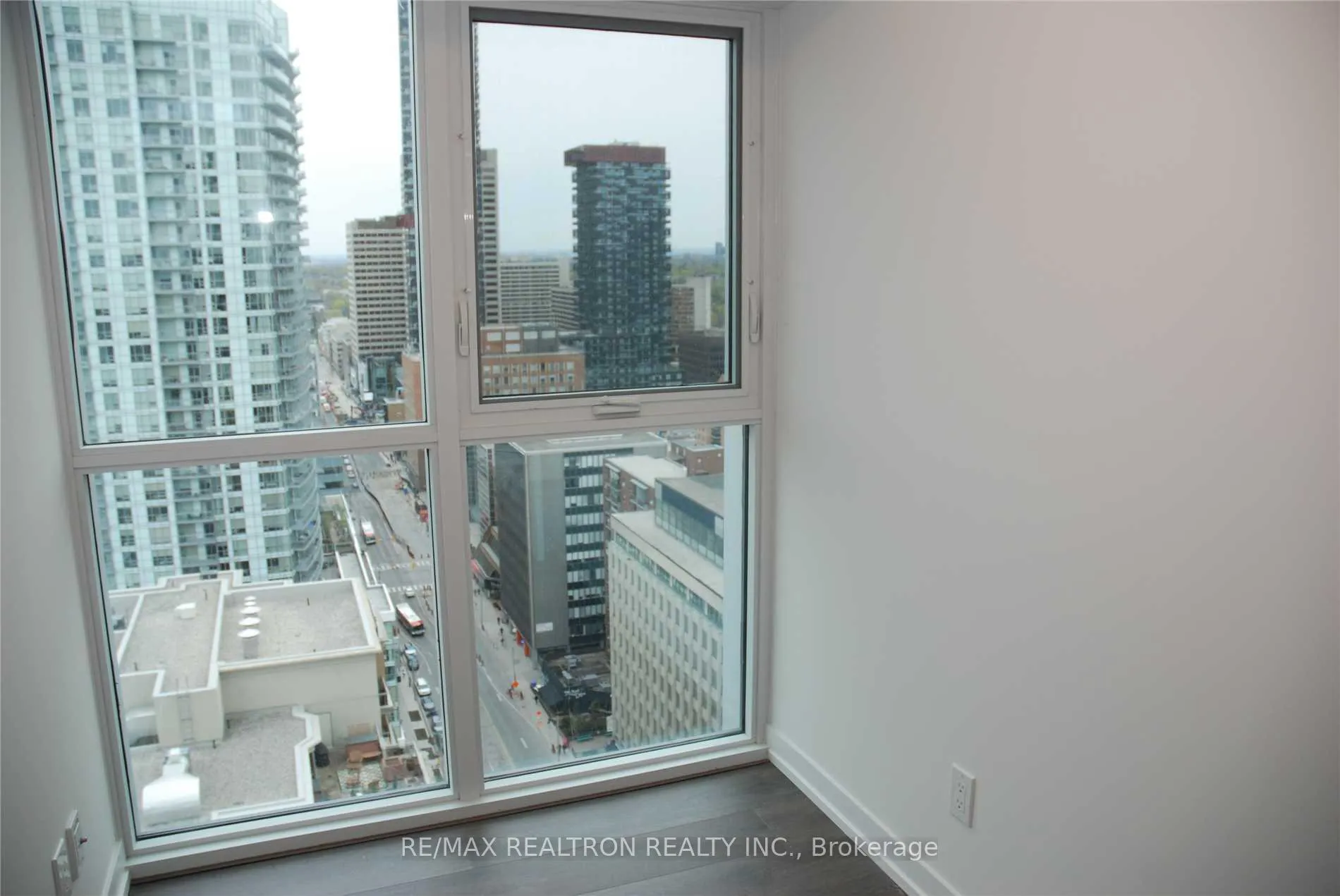Photo 9 of Unit 2805, 125 Redpath Avenue, Toronto, Mount Pleasant West — HOMEH