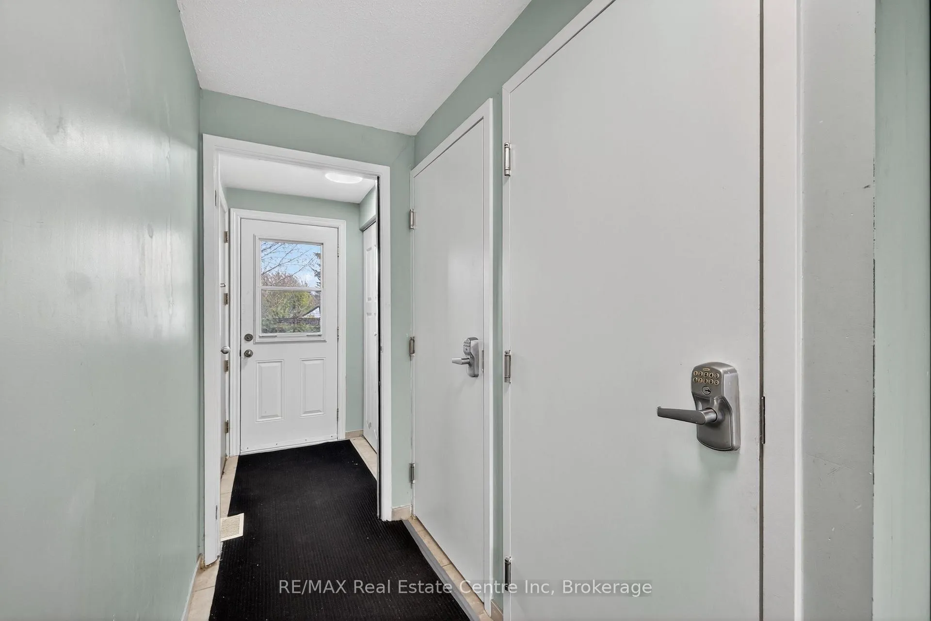 Photo 8 of 9 Sanderson Drive, Guelph, Willow West/Sugarbush/West Acres — HOMEH