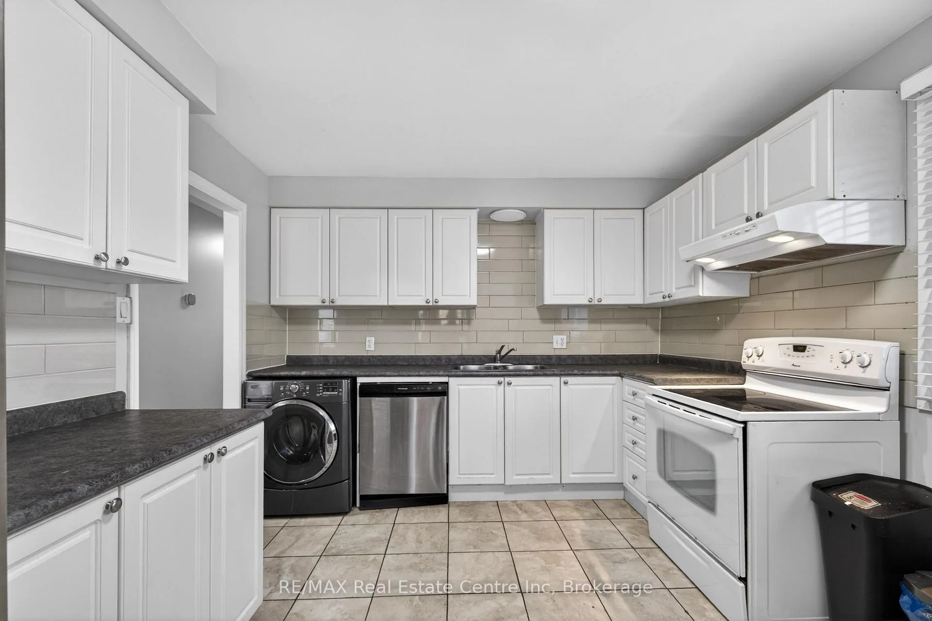 Photo 14 of 9 Sanderson Drive, Guelph, Willow West/Sugarbush/West Acres — HOMEH