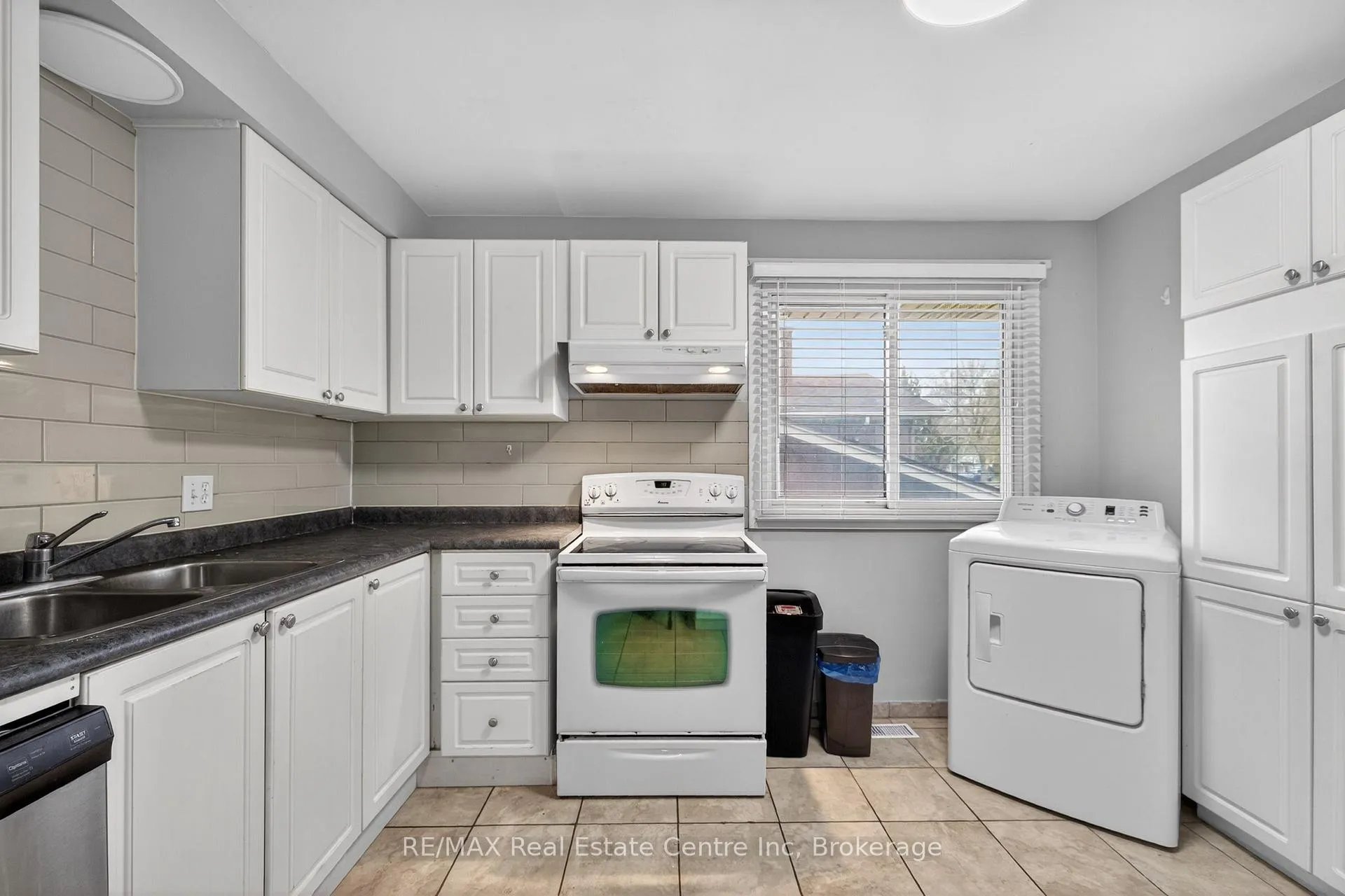 Photo 15 of 9 Sanderson Drive, Guelph, Willow West/Sugarbush/West Acres — HOMEH