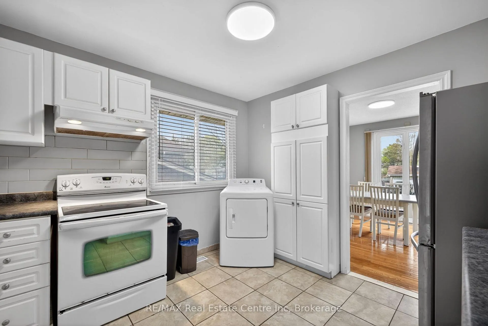 Photo 16 of 9 Sanderson Drive, Guelph, Willow West/Sugarbush/West Acres — HOMEH