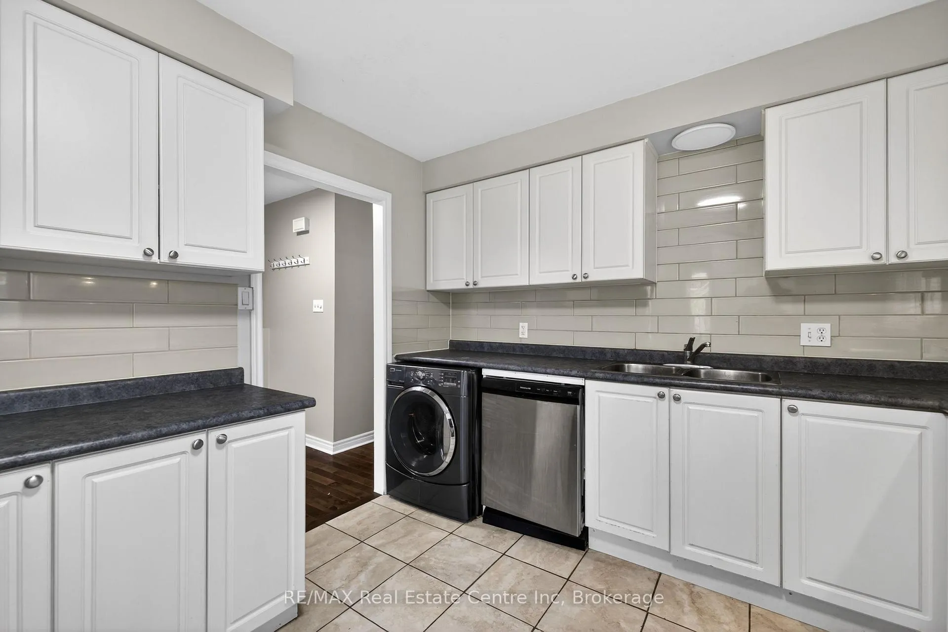Photo 18 of 9 Sanderson Drive, Guelph, Willow West/Sugarbush/West Acres — HOMEH