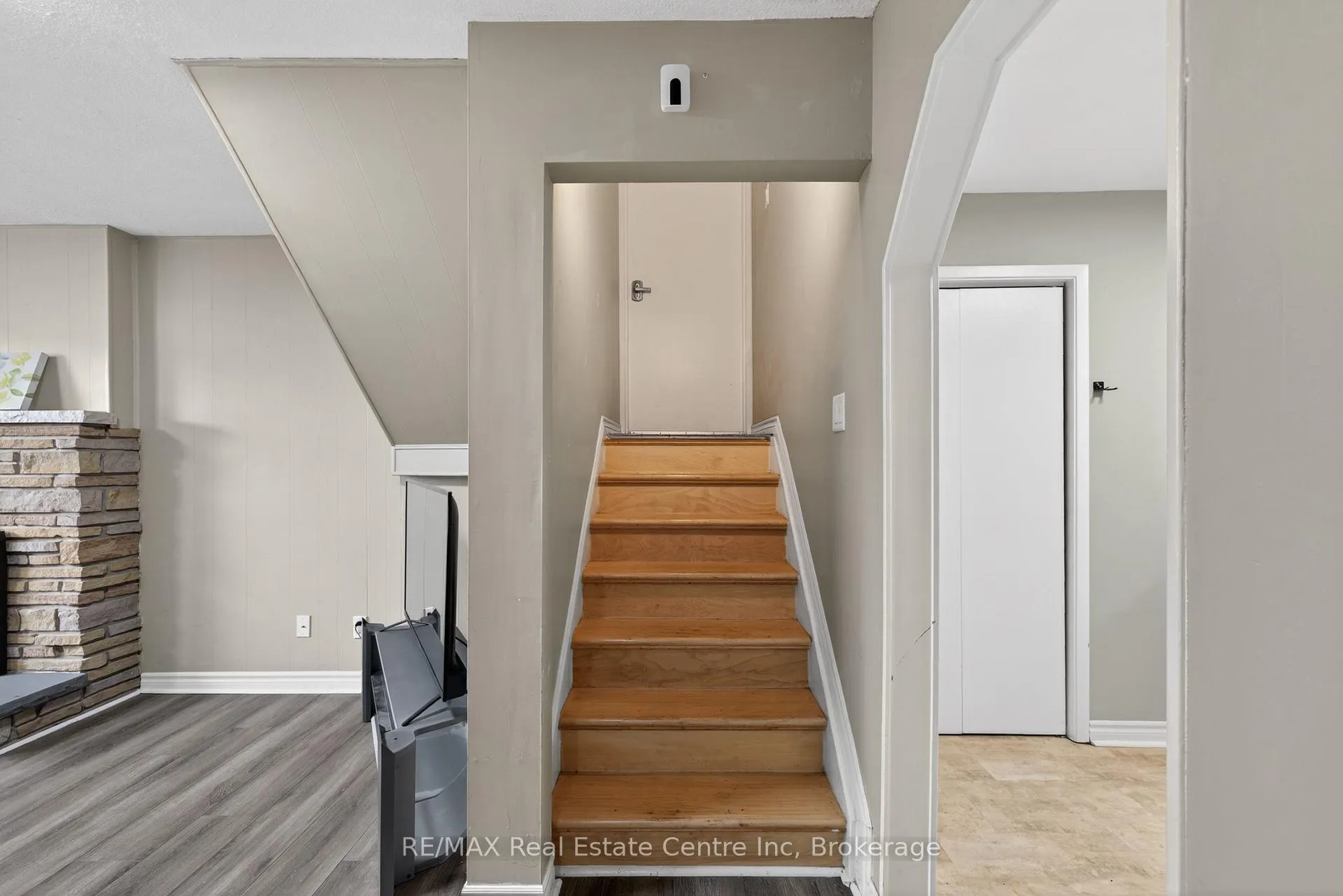 Photo 25 of 9 Sanderson Drive, Guelph, Willow West/Sugarbush/West Acres — HOMEH