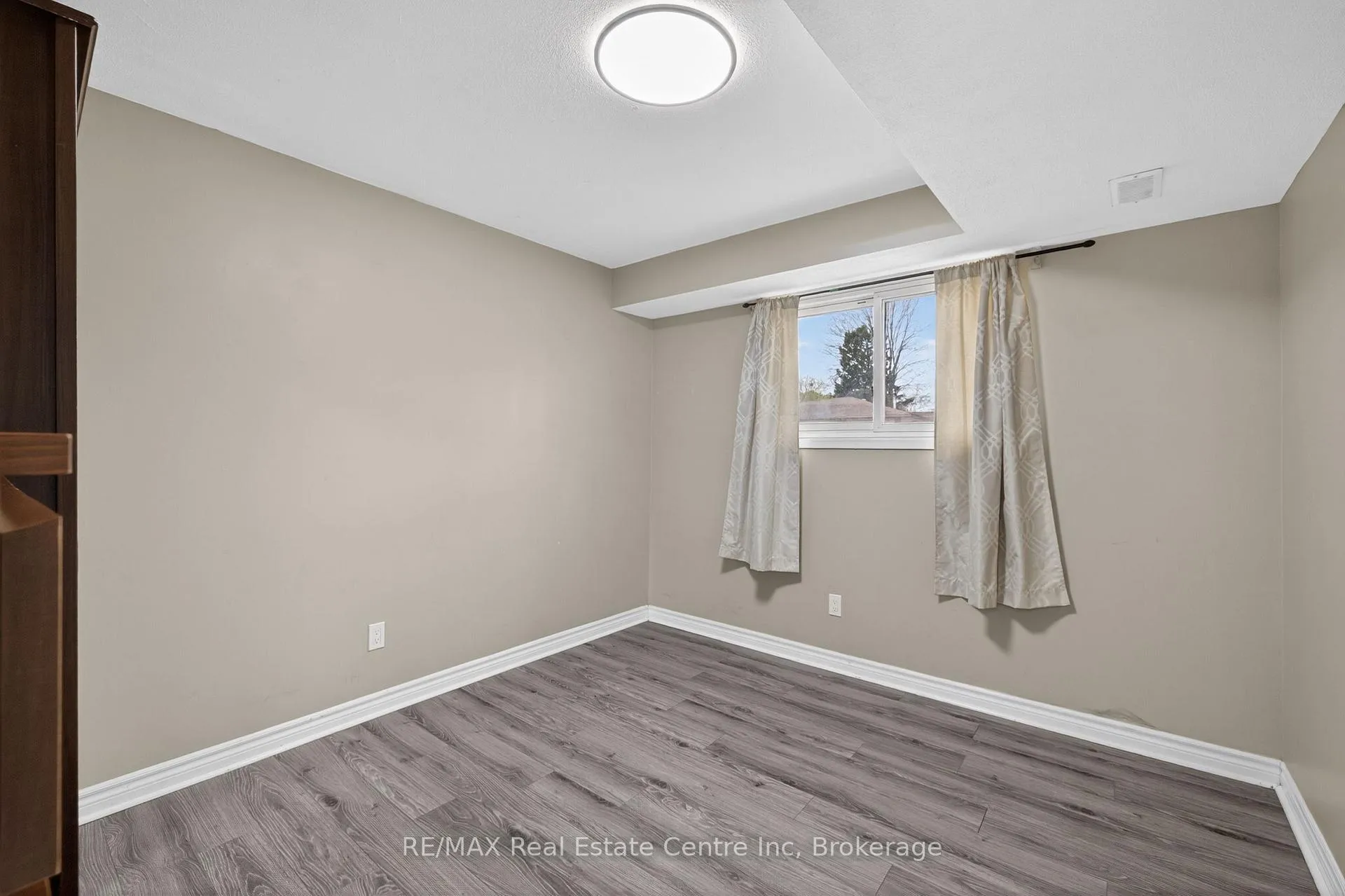 Photo 31 of 9 Sanderson Drive, Guelph, Willow West/Sugarbush/West Acres — HOMEH