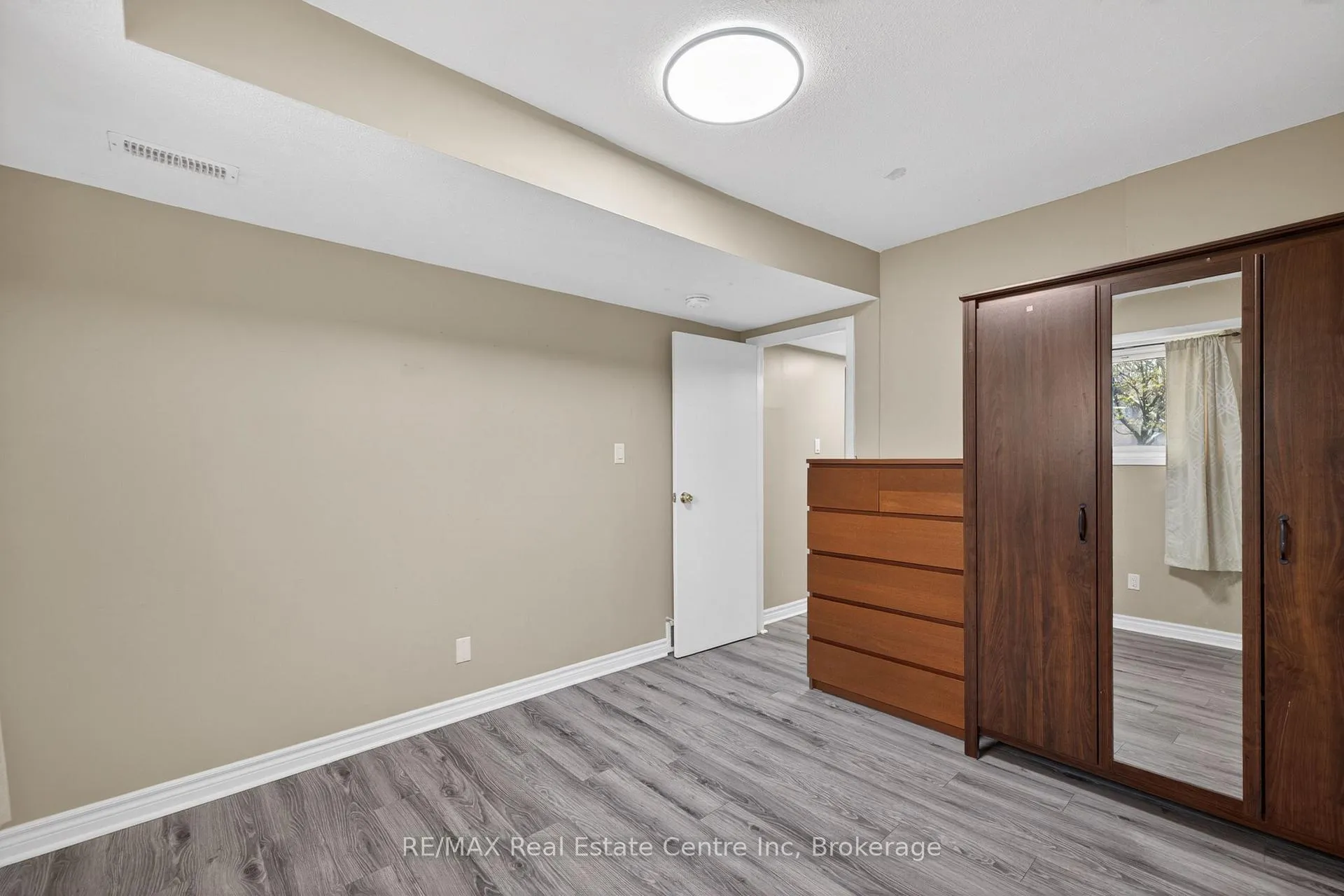 Photo 32 of 9 Sanderson Drive, Guelph, Willow West/Sugarbush/West Acres — HOMEH