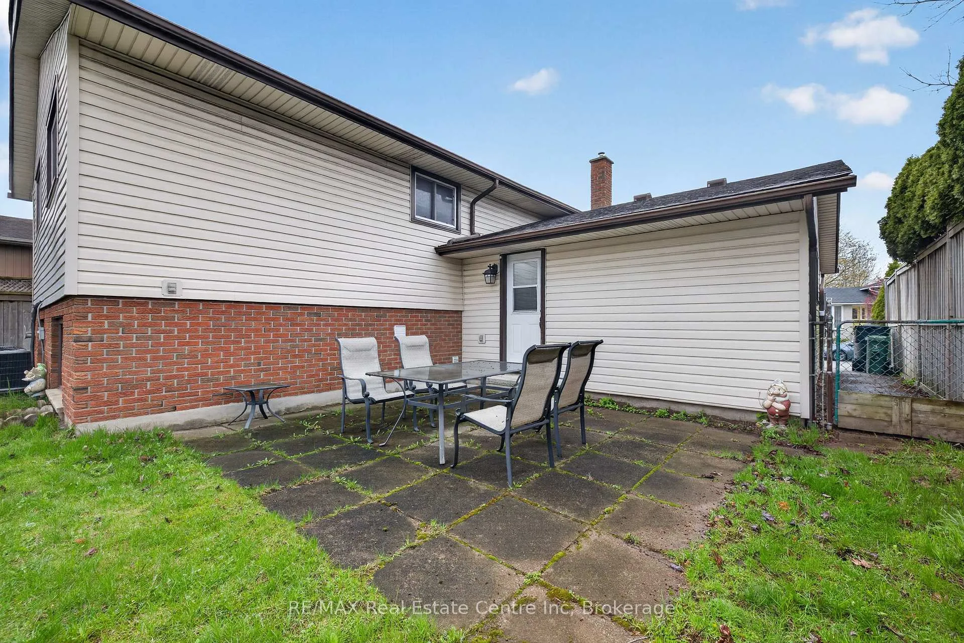 Photo 42 of 9 Sanderson Drive, Guelph, Willow West/Sugarbush/West Acres — HOMEH