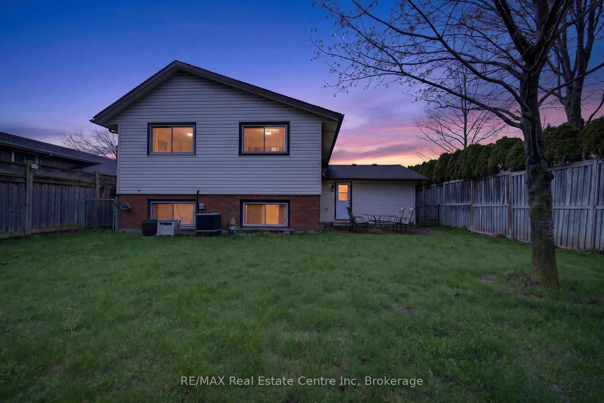 Photo 43 of 9 Sanderson Drive, Guelph, Willow West/Sugarbush/West Acres — HOMEH