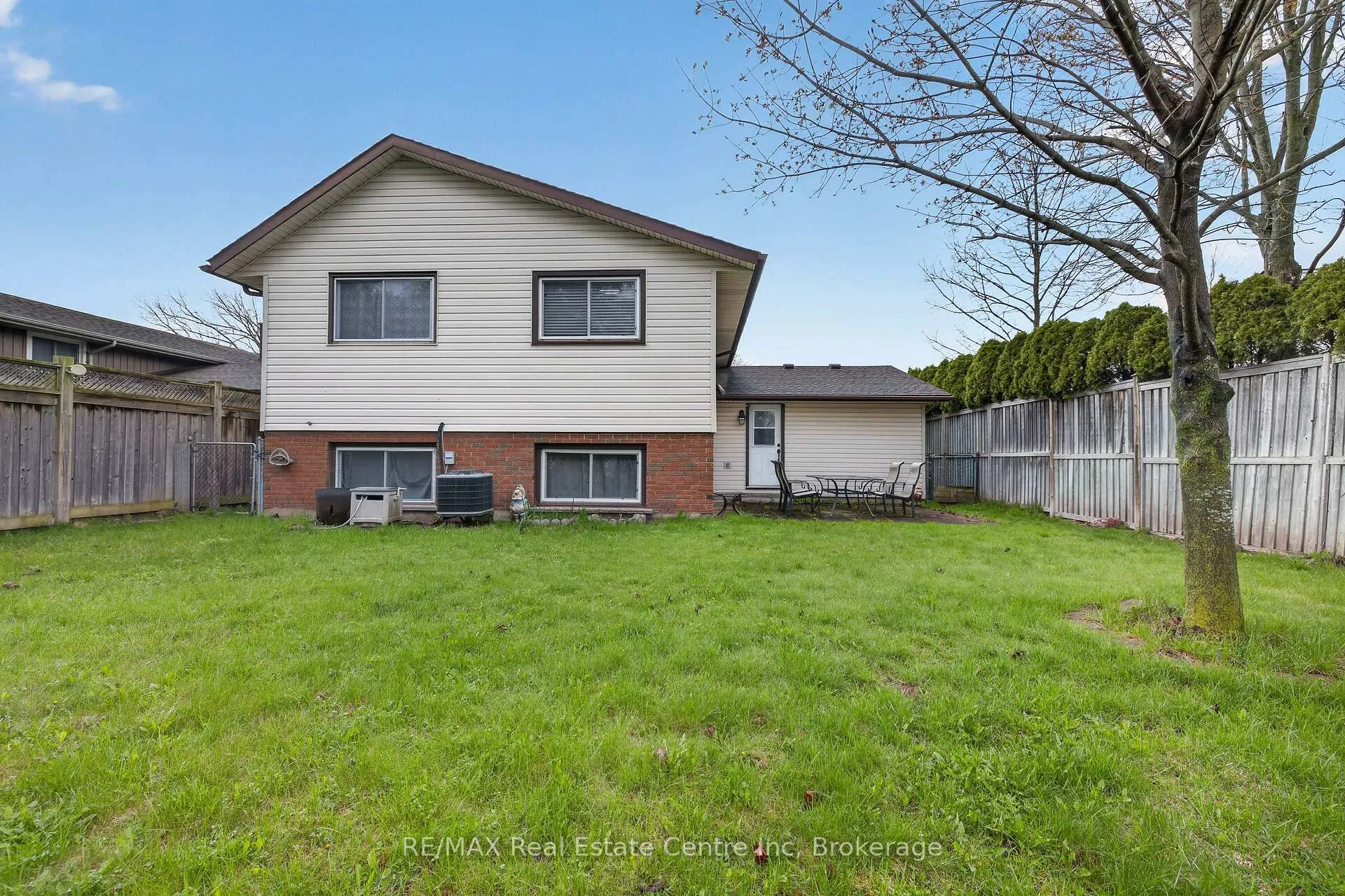 Photo 44 of 9 Sanderson Drive, Guelph, Willow West/Sugarbush/West Acres — HOMEH