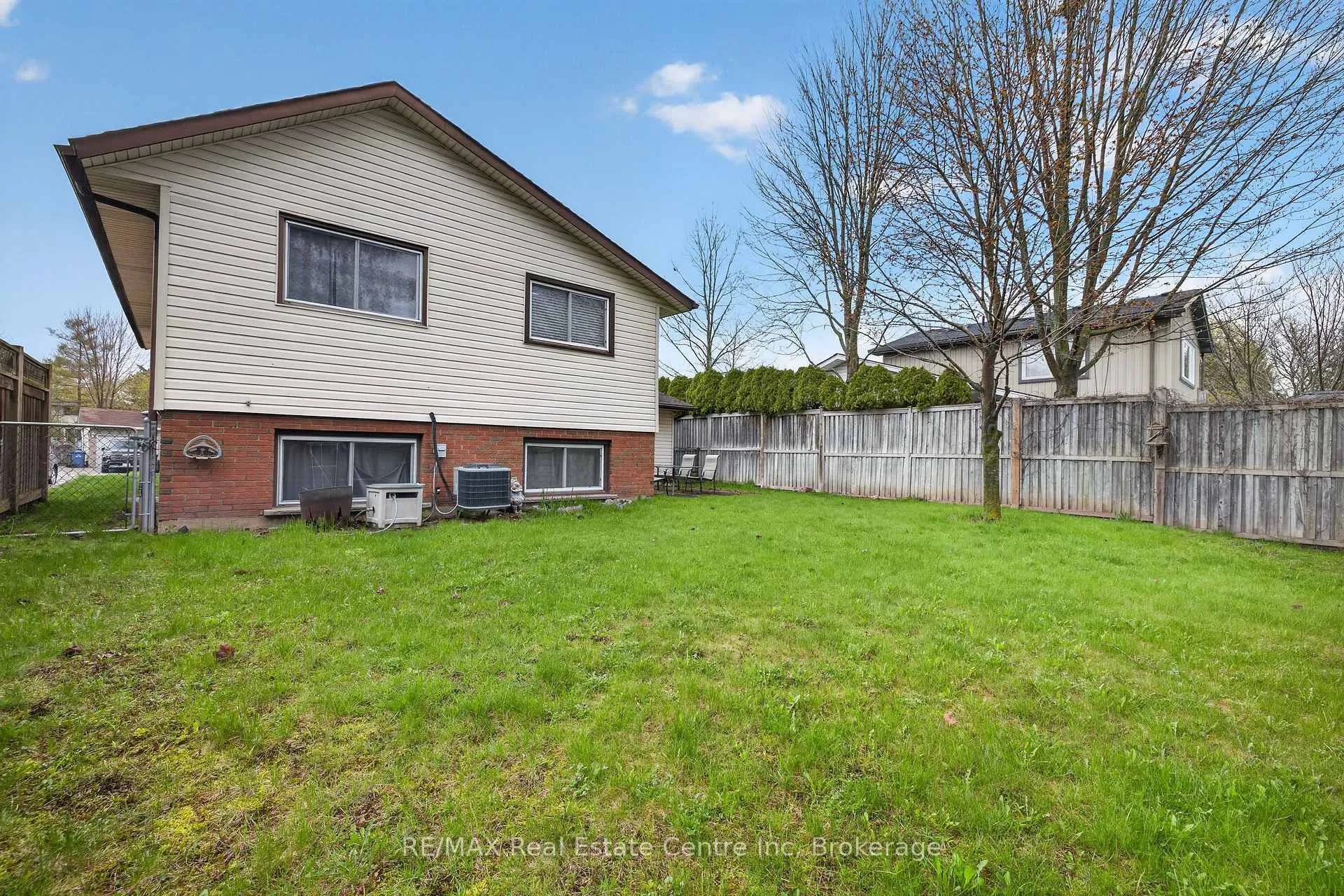 Photo 45 of 9 Sanderson Drive, Guelph, Willow West/Sugarbush/West Acres — HOMEH