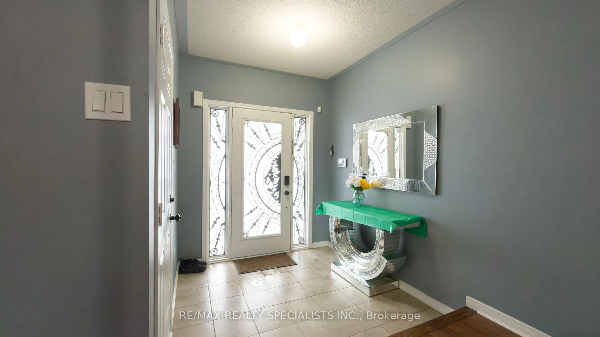 Photo 3 of 13 Burnstown Circle, Brampton, Bram East — HOMEH