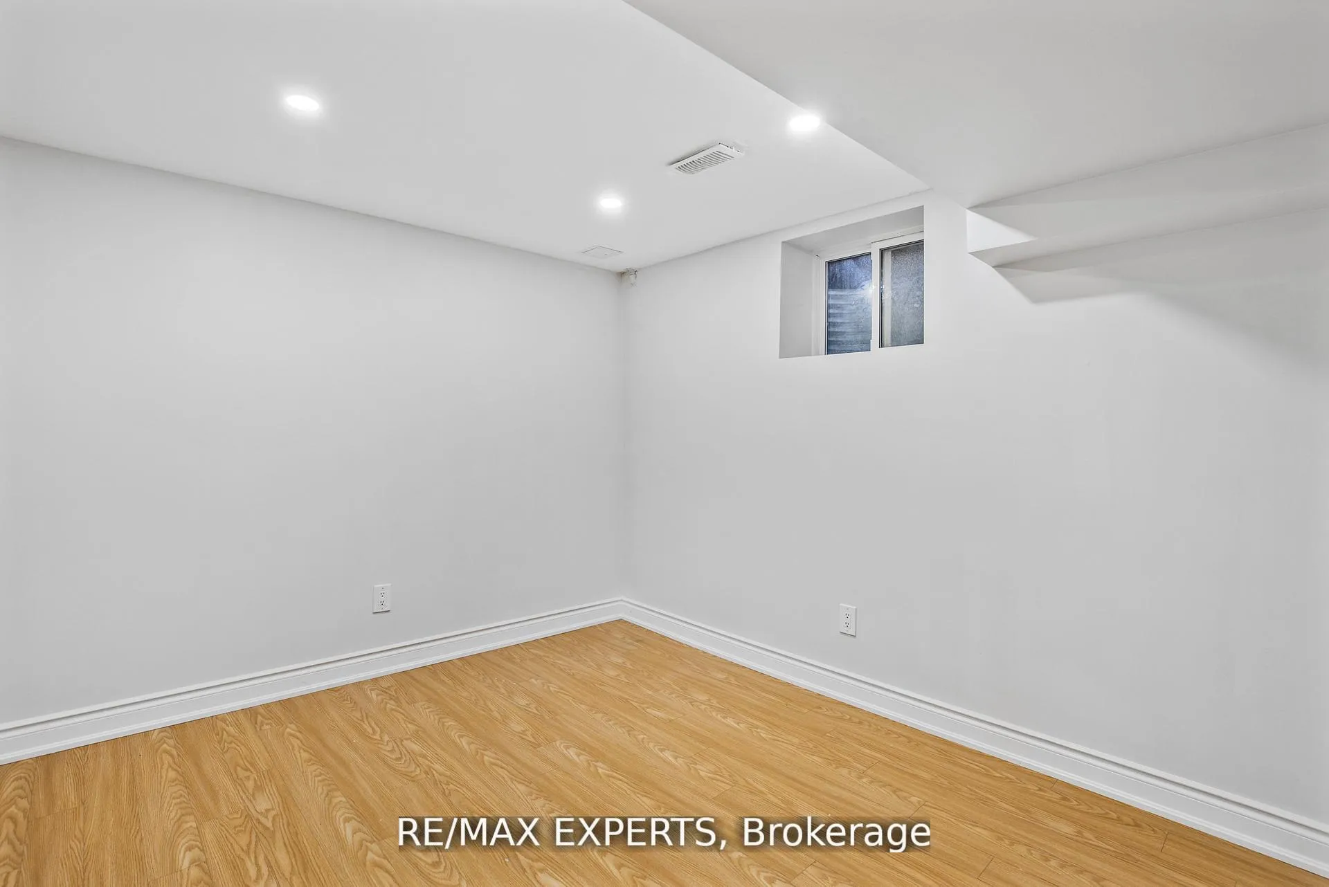 Photo 3 of 36 Elderwood Place, Brampton, Brampton North — HOMEH