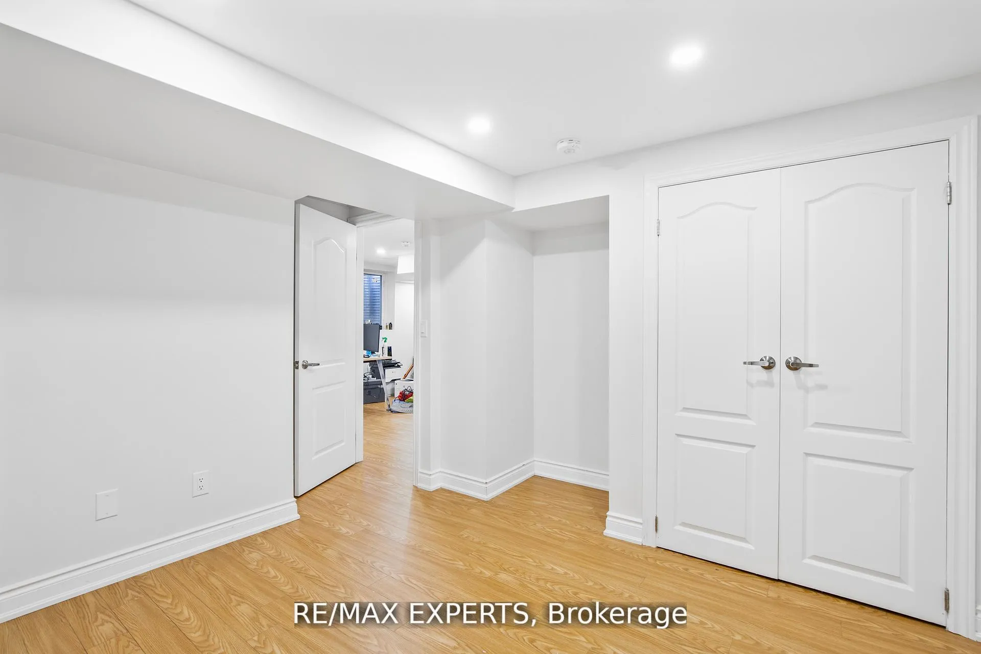 Photo 4 of 36 Elderwood Place, Brampton, Brampton North — HOMEH