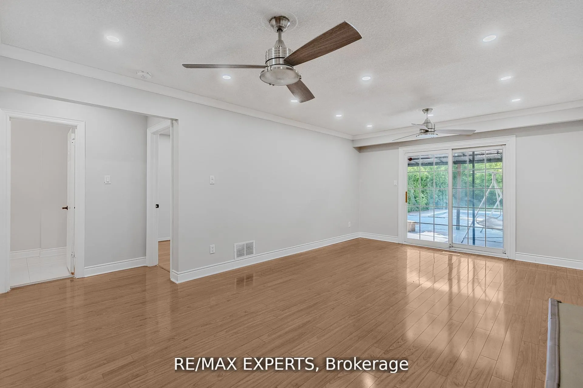 Photo 5 of 36 Elderwood Place, Brampton, Brampton North — HOMEH