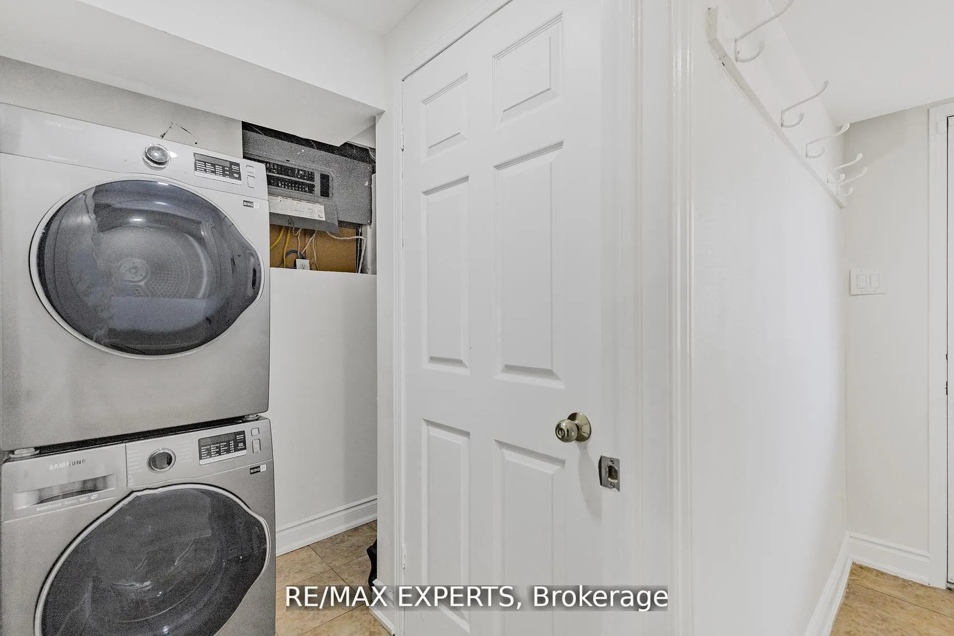 Photo 7 of 36 Elderwood Place, Brampton, Brampton North — HOMEH