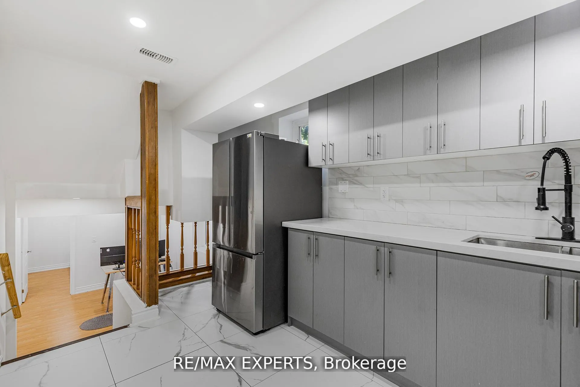 Photo 9 of 36 Elderwood Place, Brampton, Brampton North — HOMEH