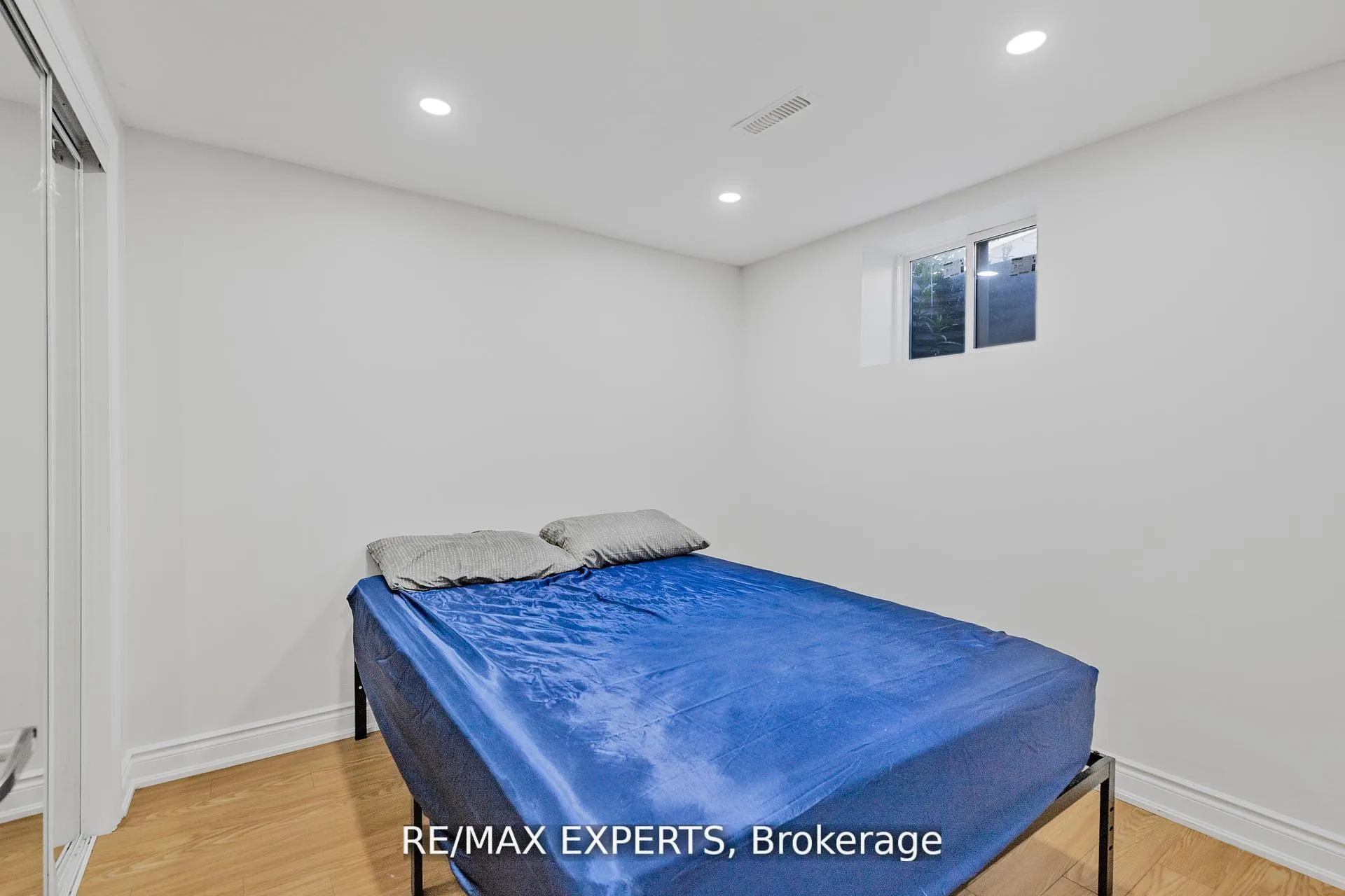 Photo 12 of 36 Elderwood Place, Brampton, Brampton North — HOMEH