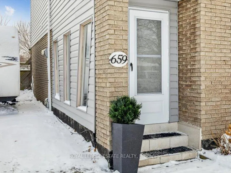 Photo 4 of 659 Upper Wentworth Street, Hamilton, Burkholme — HOMEH
