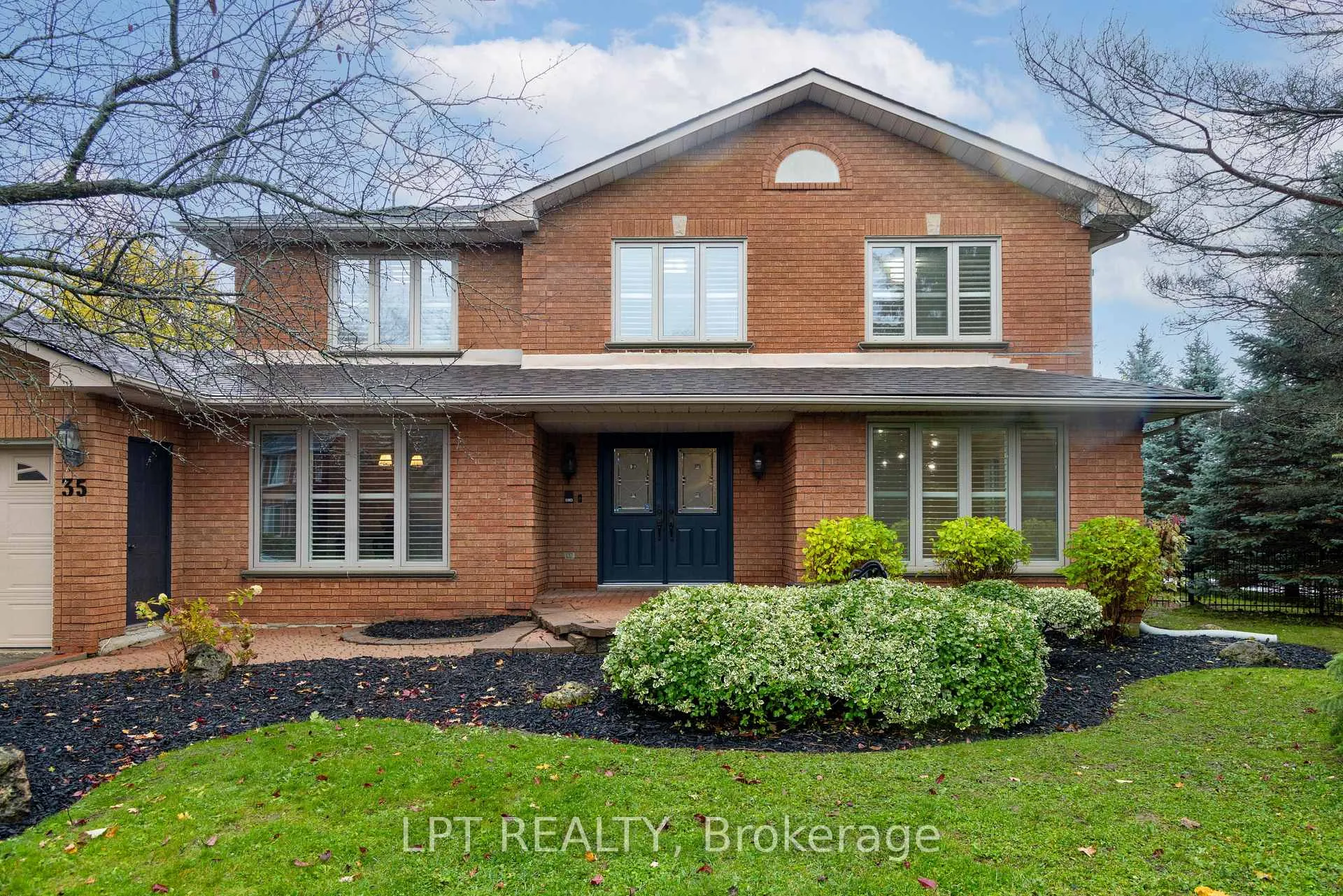 Photo 2 of 35 Dennis Drive, King, King City — HOMEH