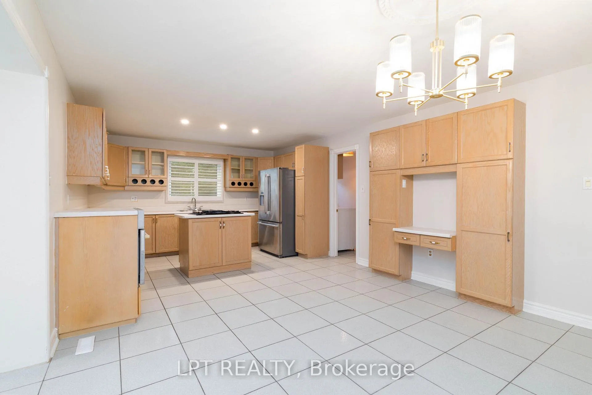 Photo 13 of 35 Dennis Drive, King, King City — HOMEH