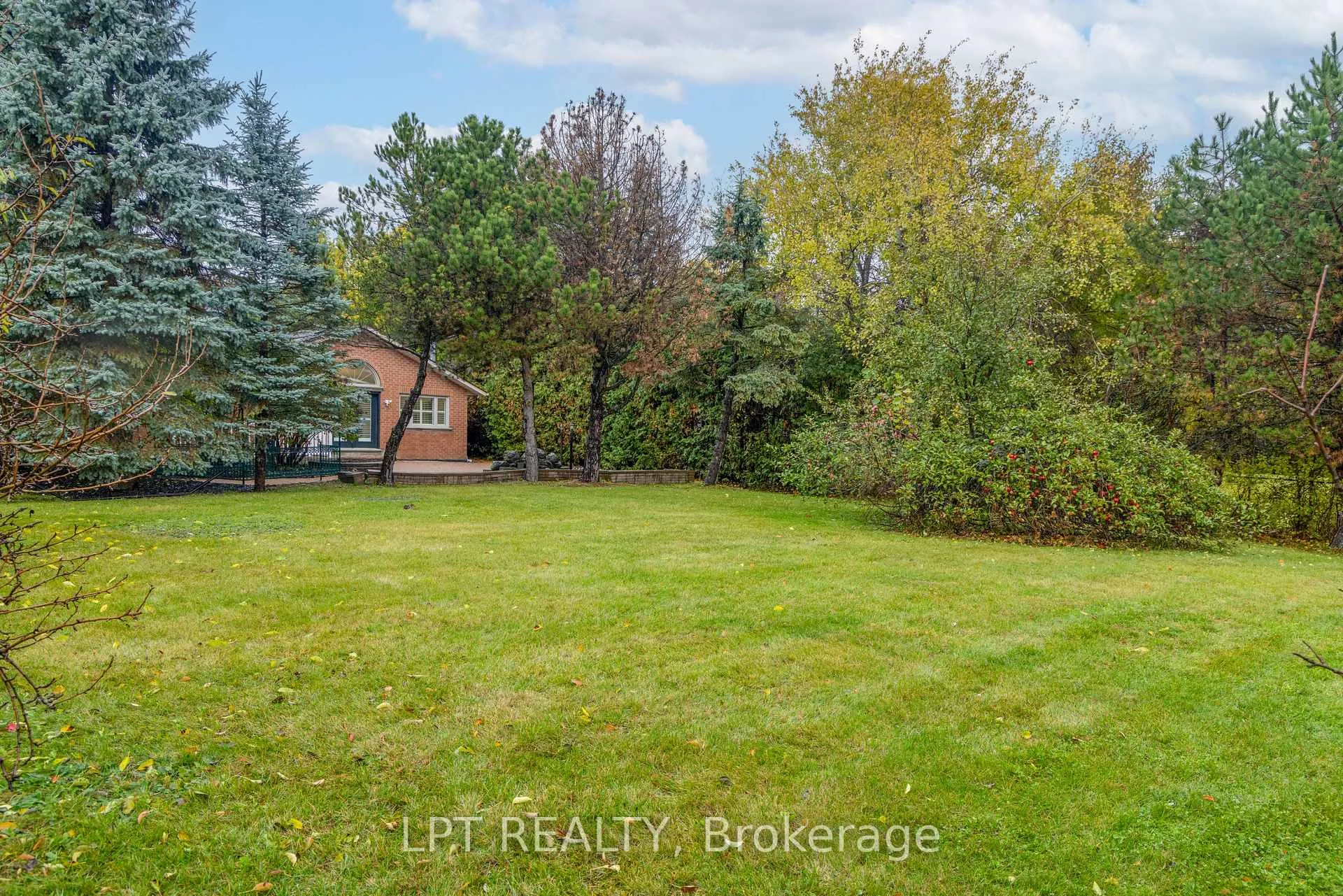 Photo 35 of 35 Dennis Drive, King, King City — HOMEH