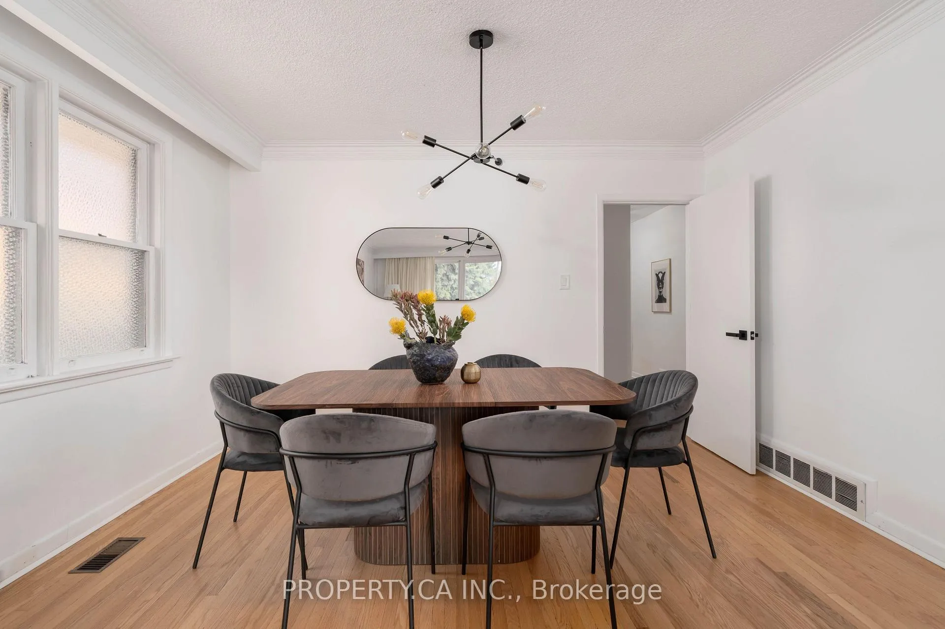 Photo 5 of 19 Jill Crescent, Etobicoke, Eringate-Centennial-West Deane — HOMEH