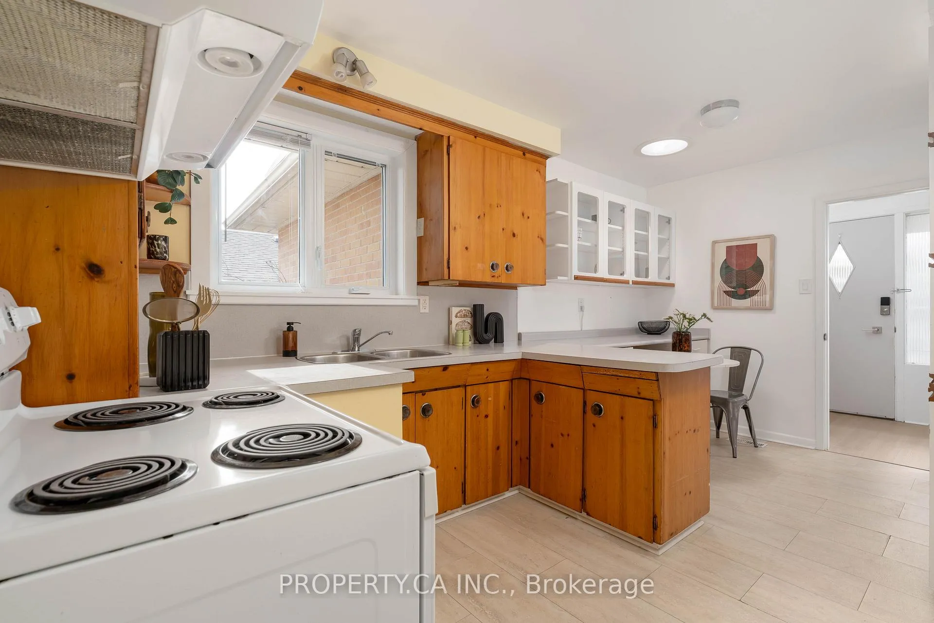 Photo 9 of 19 Jill Crescent, Etobicoke, Eringate-Centennial-West Deane — HOMEH