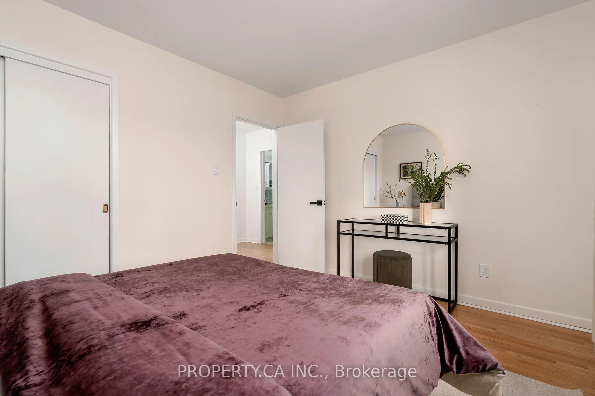 Photo 11 of 19 Jill Crescent, Etobicoke, Eringate-Centennial-West Deane — HOMEH