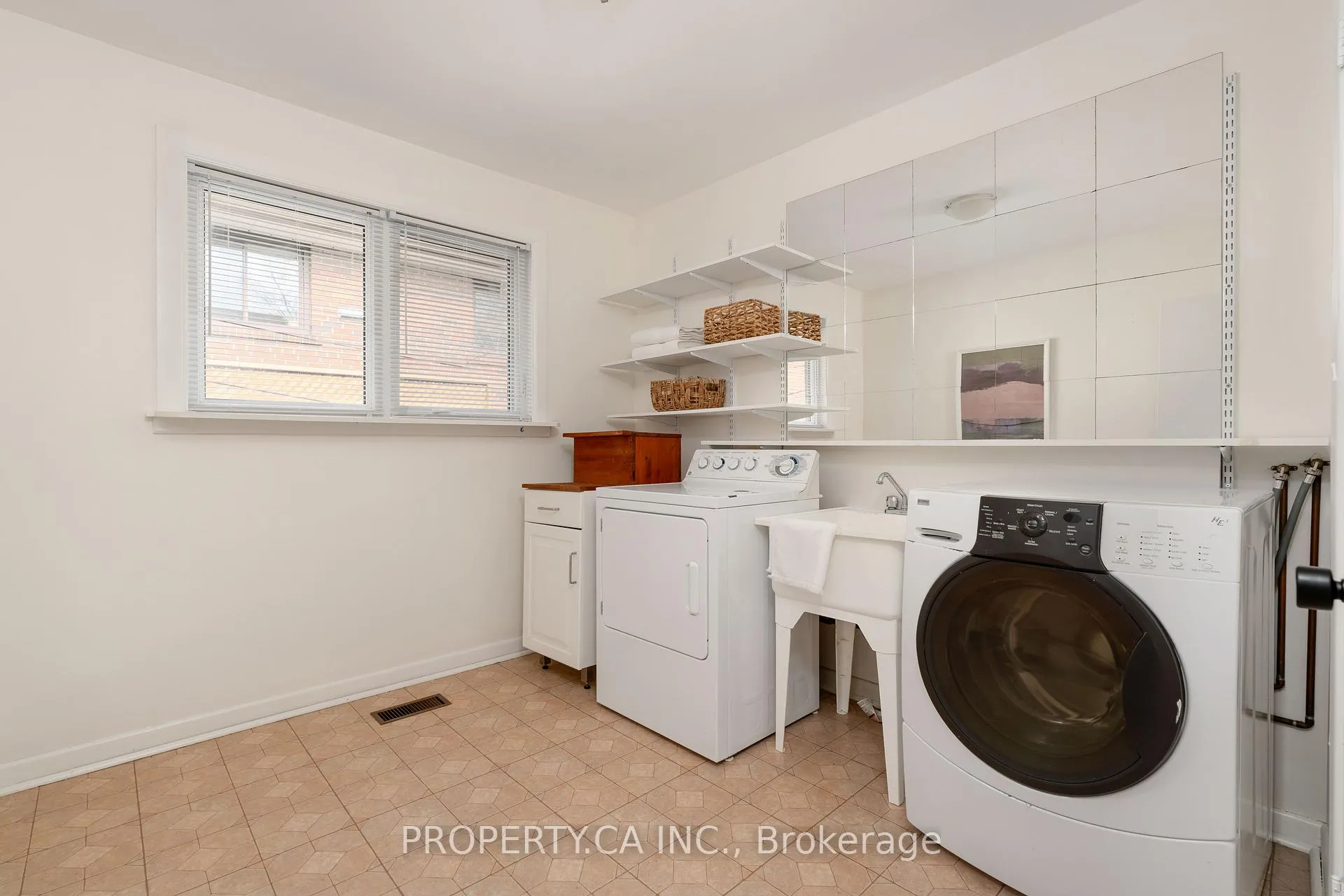 Photo 15 of 19 Jill Crescent, Etobicoke, Eringate-Centennial-West Deane — HOMEH