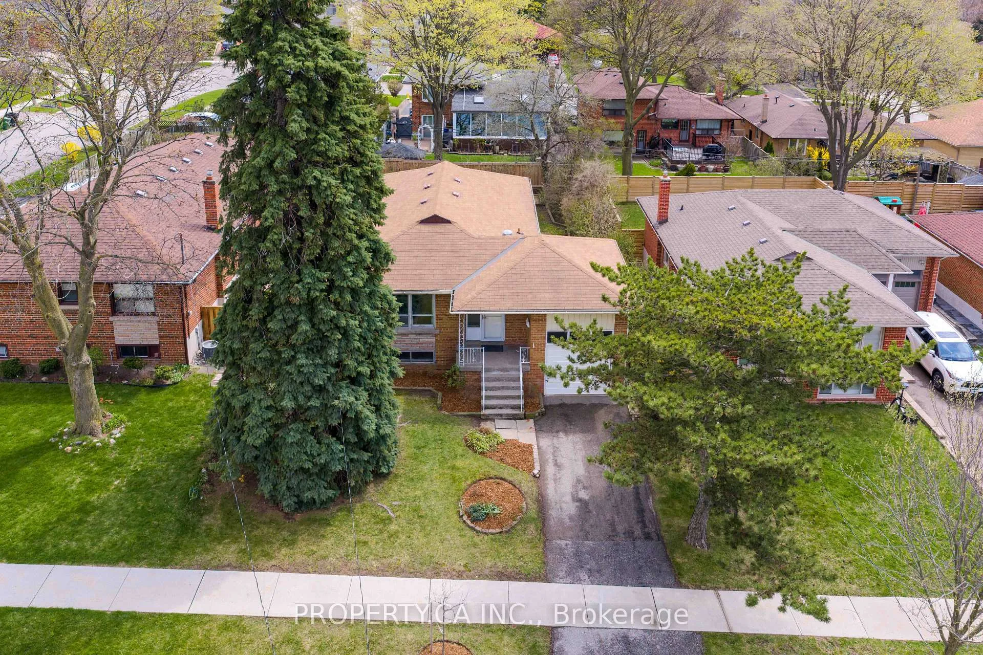 Photo 24 of 19 Jill Crescent, Etobicoke, Eringate-Centennial-West Deane — HOMEH