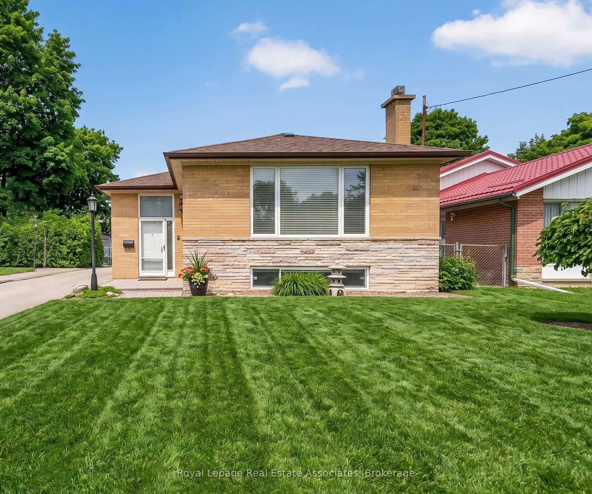 Photo 1 of 168 Taysham Crescent, Etobicoke, Thistletown-Beaumonde Heights — HOMEH