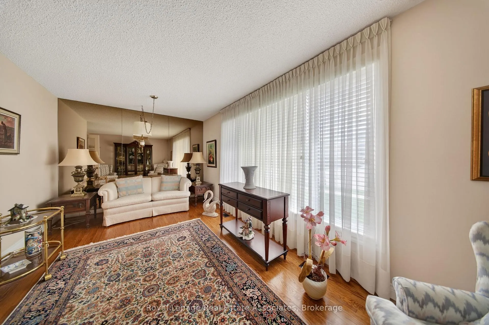 Photo 9 of 168 Taysham Crescent, Etobicoke, Thistletown-Beaumonde Heights — HOMEH