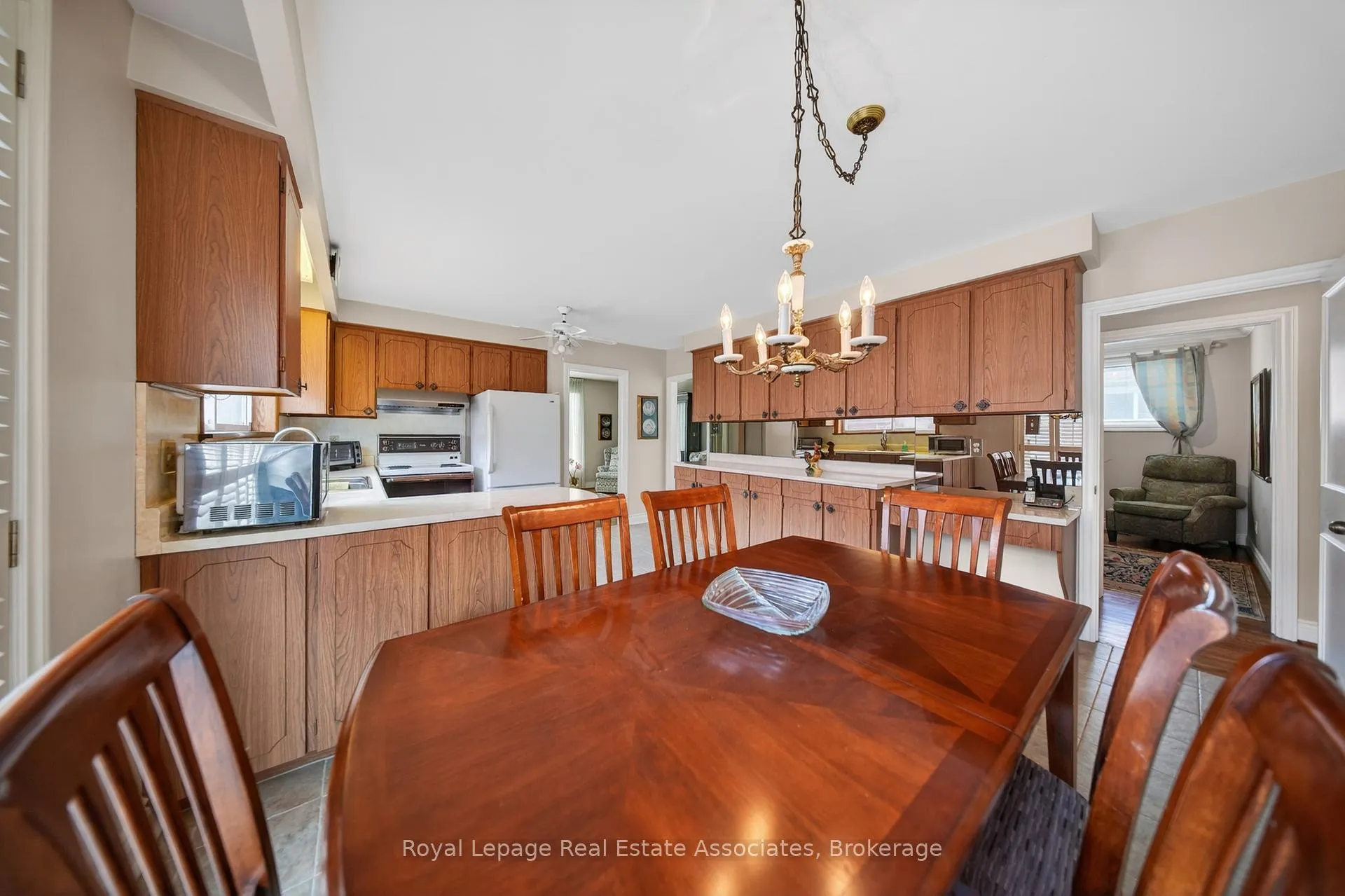 Photo 12 of 168 Taysham Crescent, Etobicoke, Thistletown-Beaumonde Heights — HOMEH