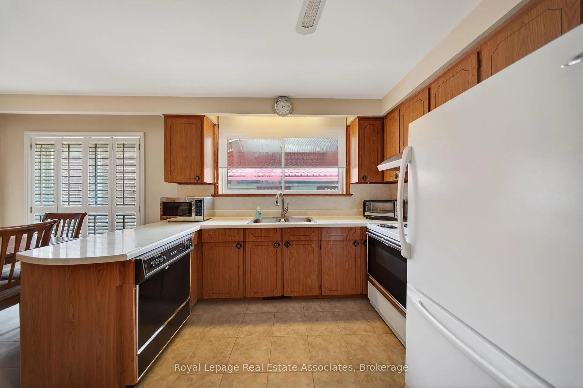Photo 15 of 168 Taysham Crescent, Etobicoke, Thistletown-Beaumonde Heights — HOMEH