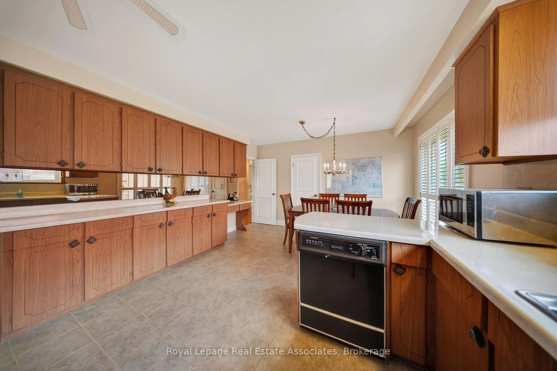 Photo 16 of 168 Taysham Crescent, Etobicoke, Thistletown-Beaumonde Heights — HOMEH