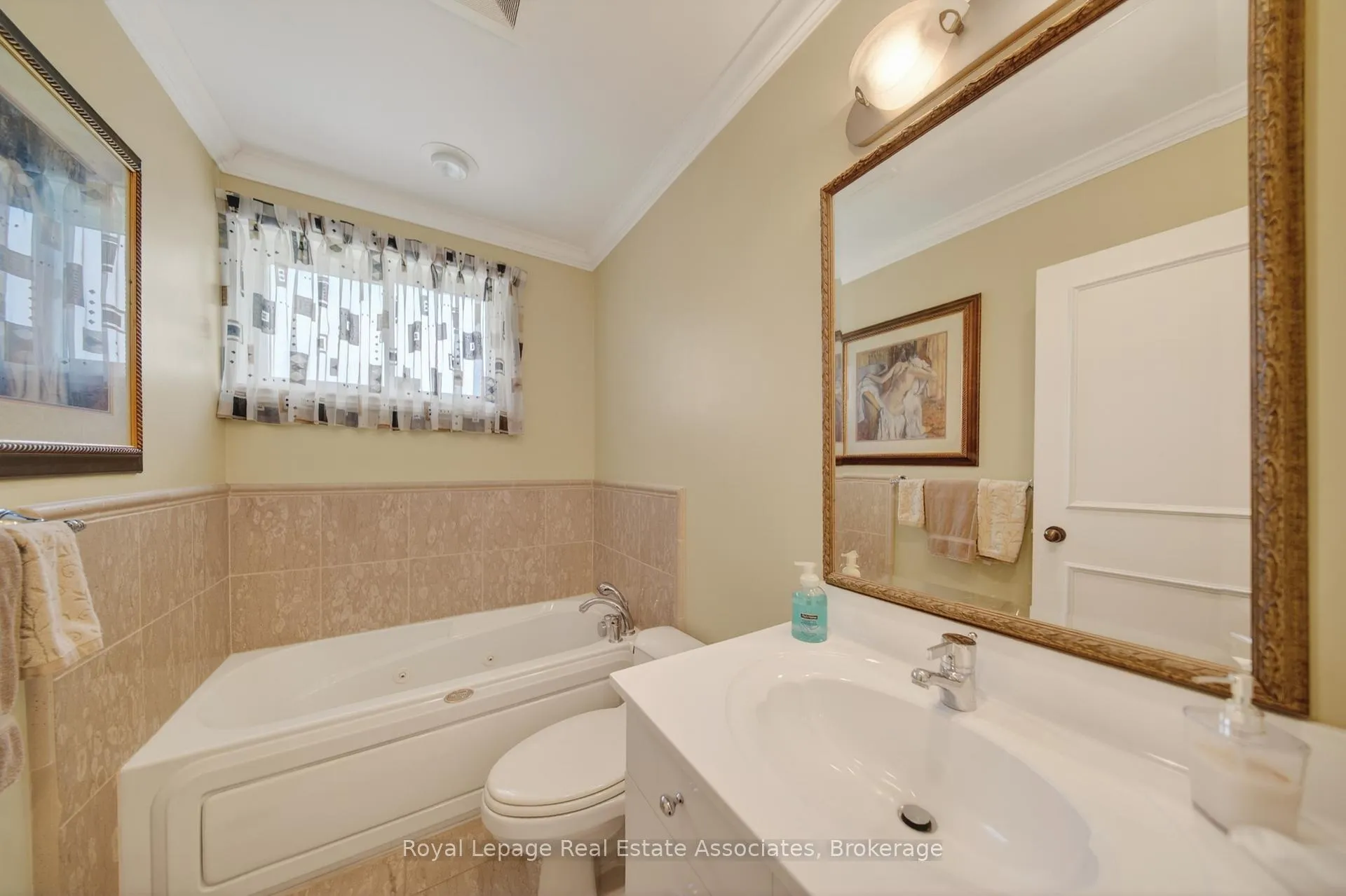 Photo 22 of 168 Taysham Crescent, Etobicoke, Thistletown-Beaumonde Heights — HOMEH