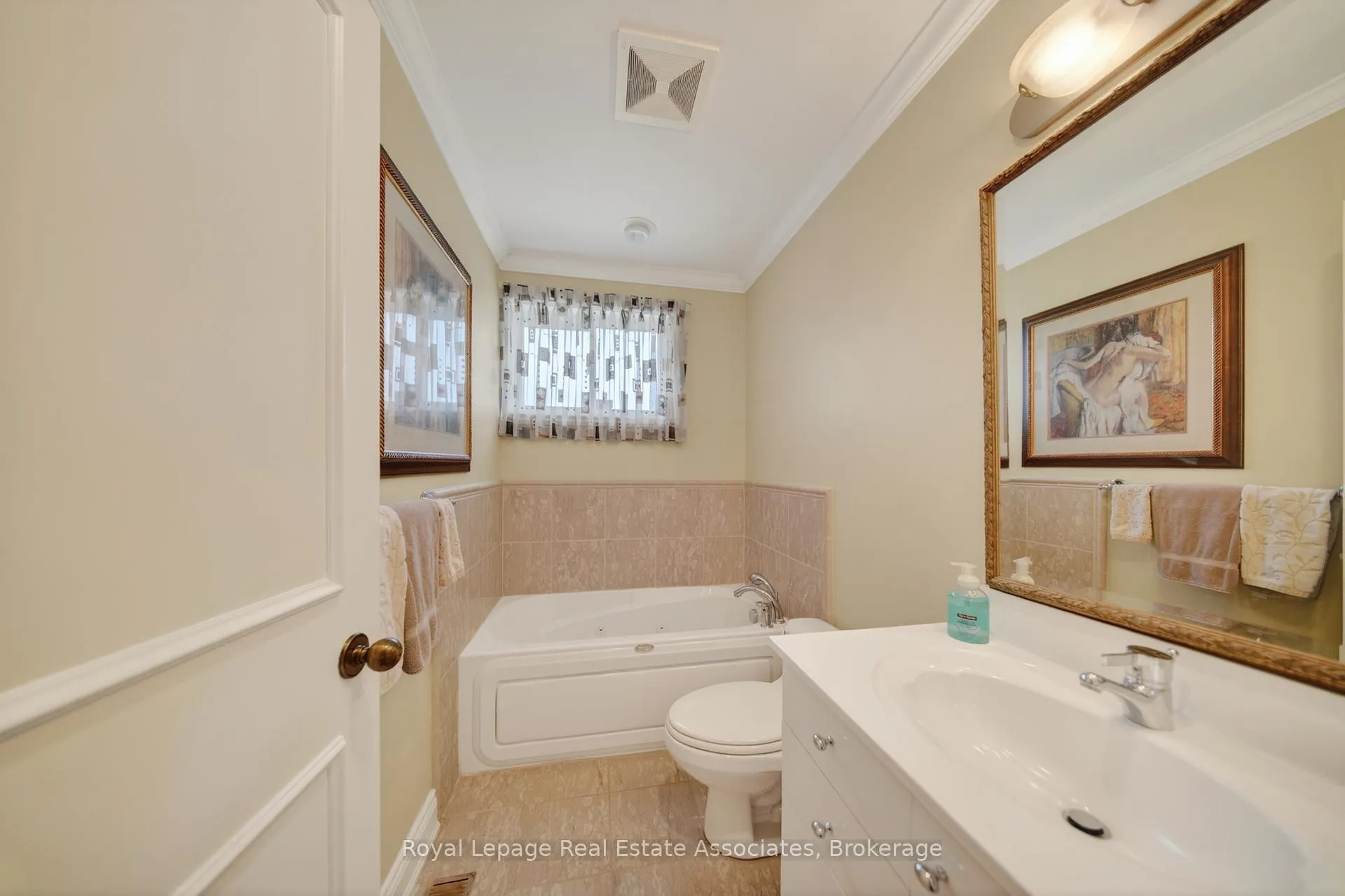 Photo 23 of 168 Taysham Crescent, Etobicoke, Thistletown-Beaumonde Heights — HOMEH