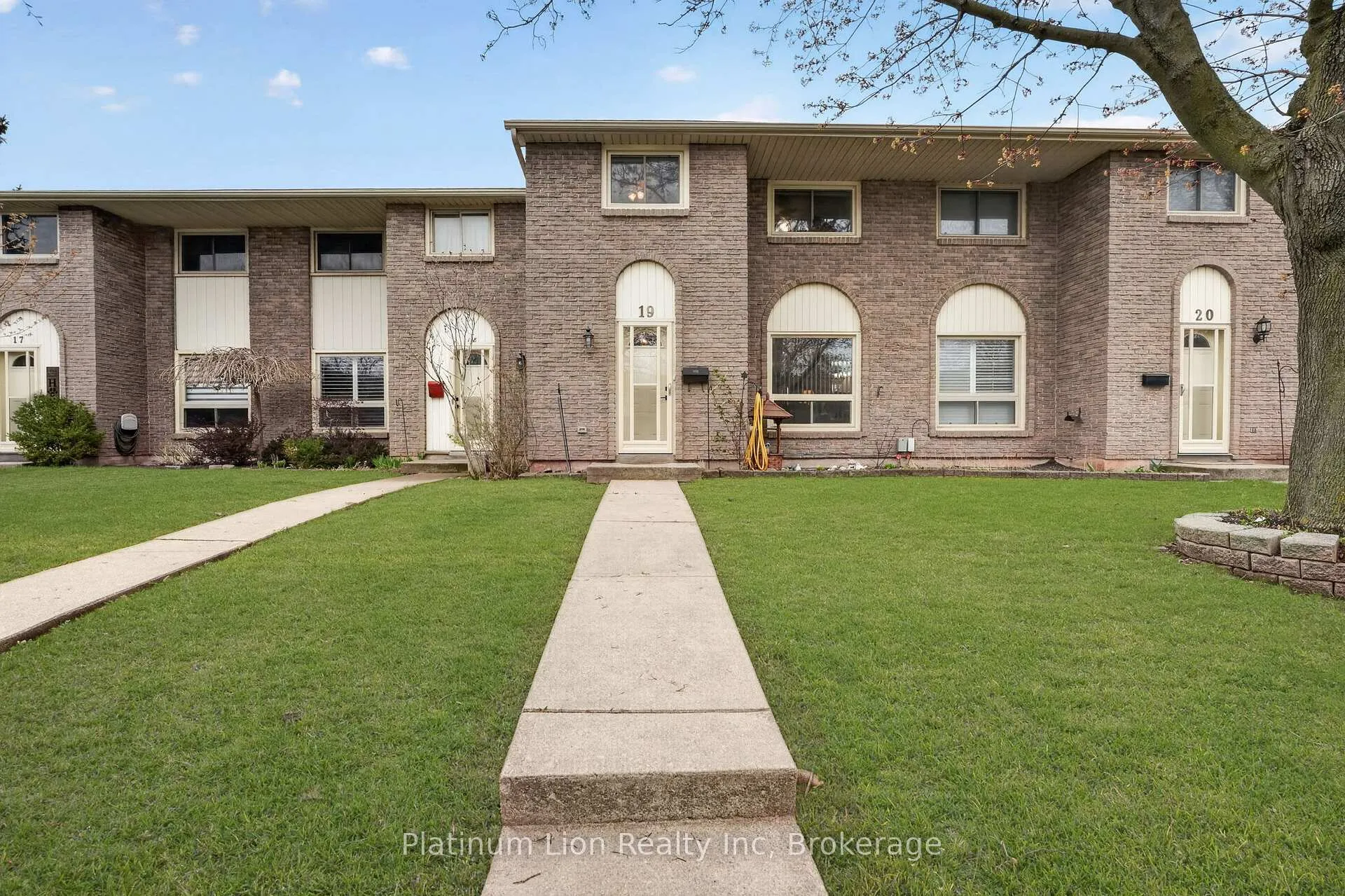 Photo 1 of Unit 19, 150 Gateshead Crescent, Hamilton, Stoney Creek — HOMEH