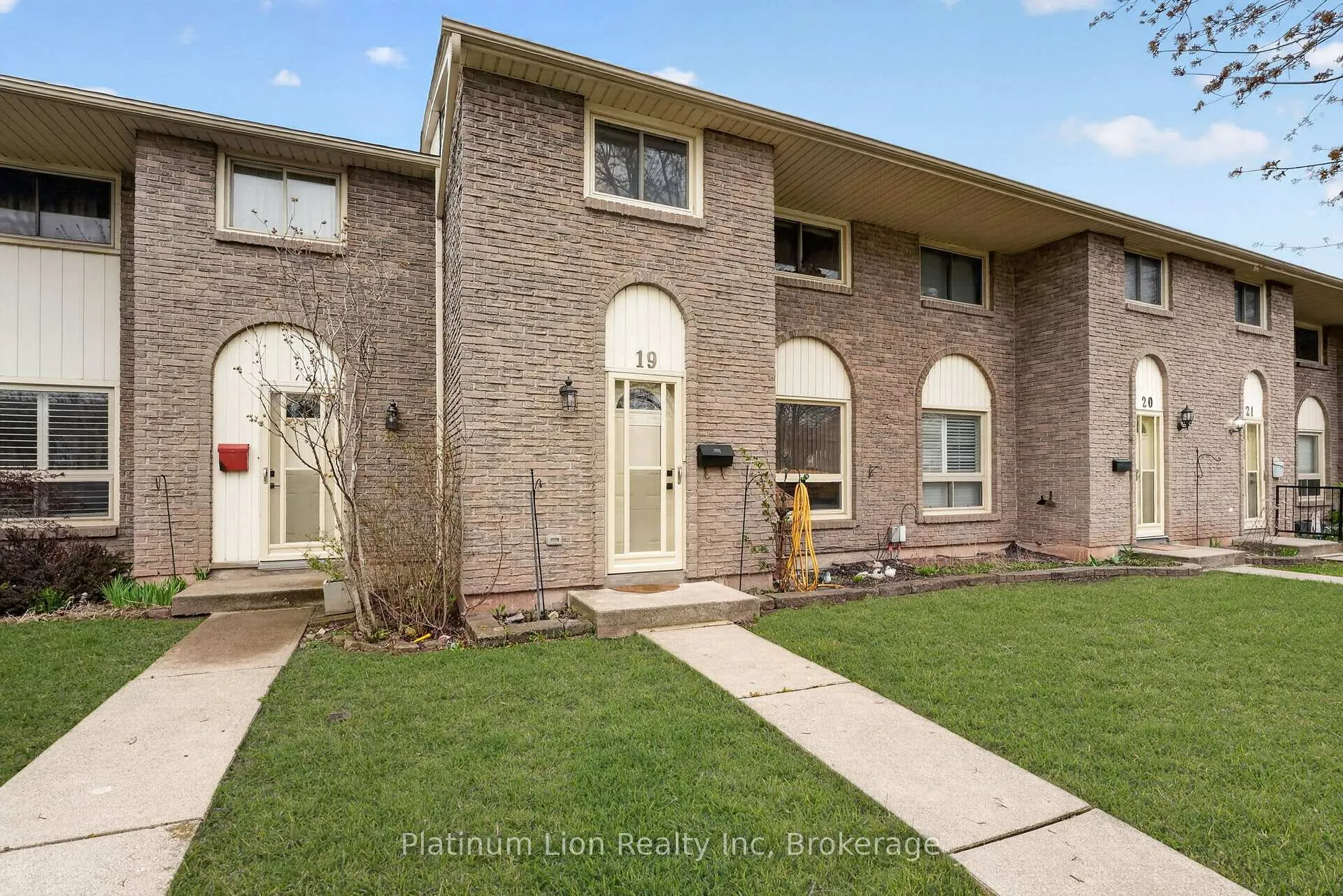 Photo 2 of Unit 19, 150 Gateshead Crescent, Hamilton, Stoney Creek — HOMEH
