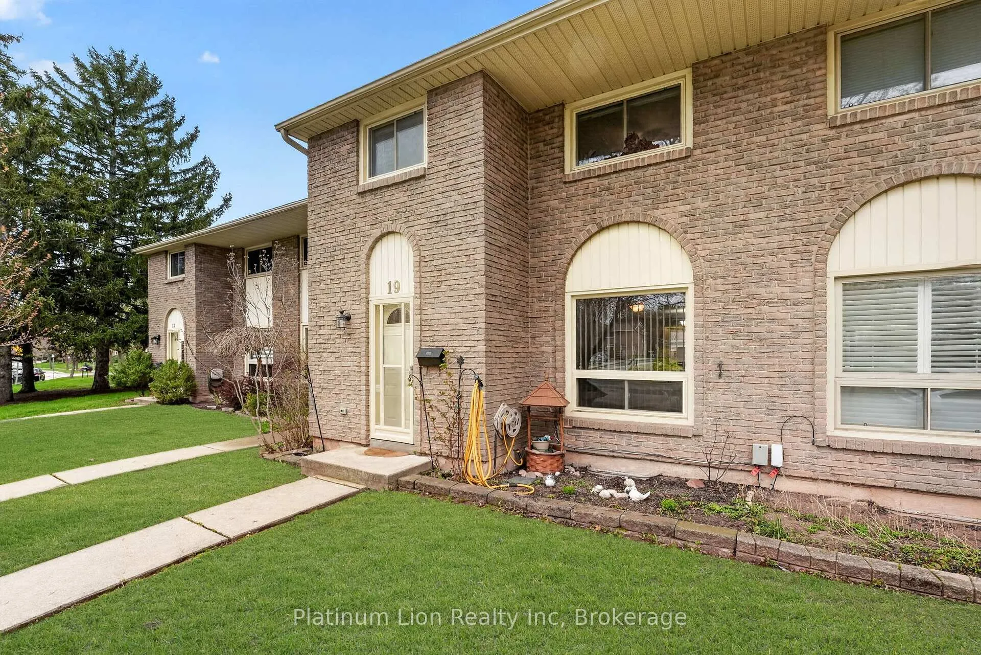 Photo 4 of Unit 19, 150 Gateshead Crescent, Hamilton, Stoney Creek — HOMEH