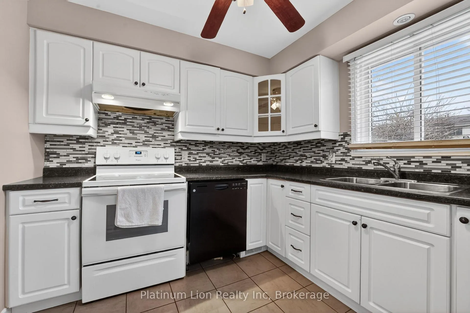 Photo 17 of Unit 19, 150 Gateshead Crescent, Hamilton, Stoney Creek — HOMEH