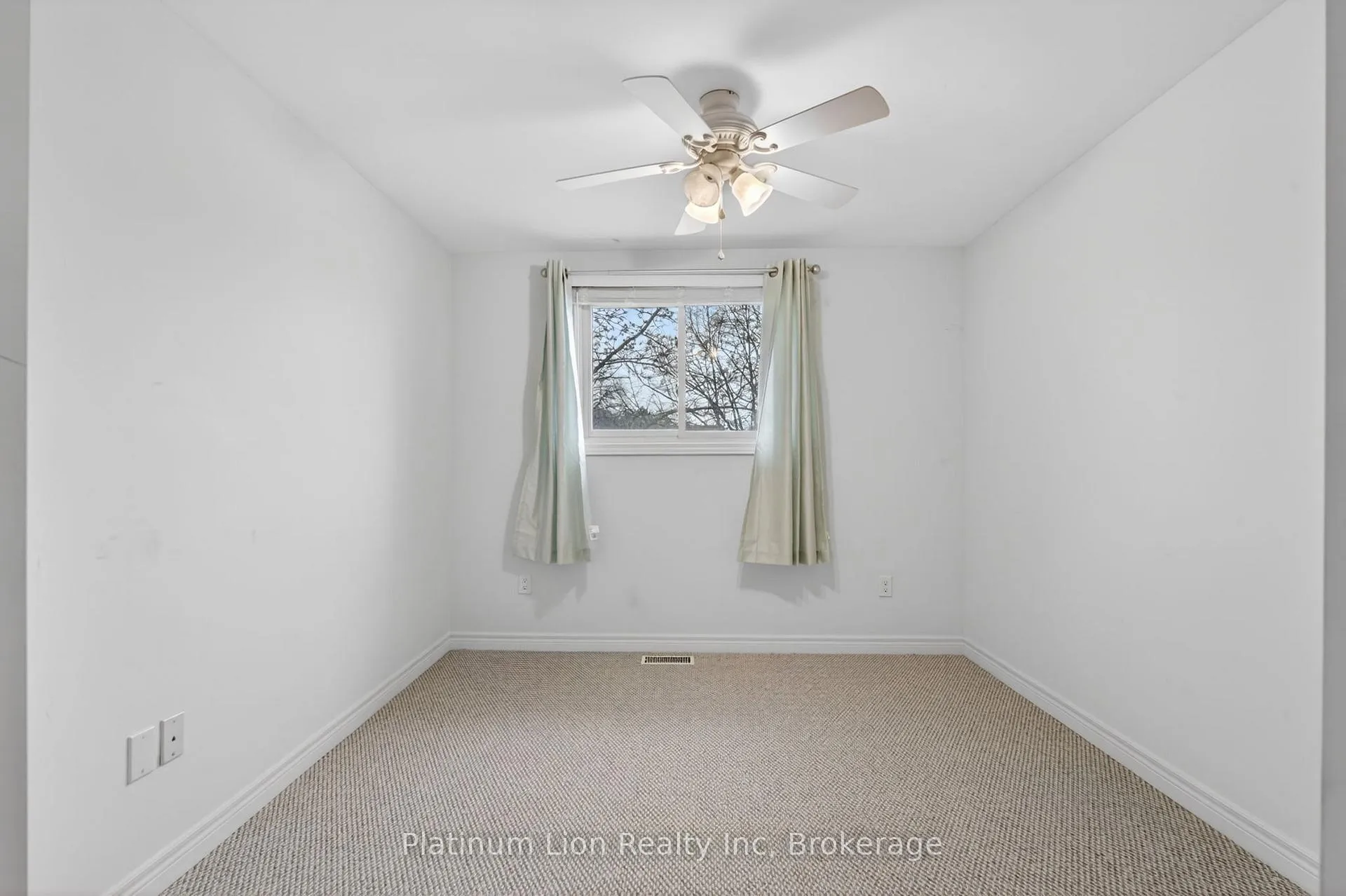 Photo 33 of Unit 19, 150 Gateshead Crescent, Hamilton, Stoney Creek — HOMEH