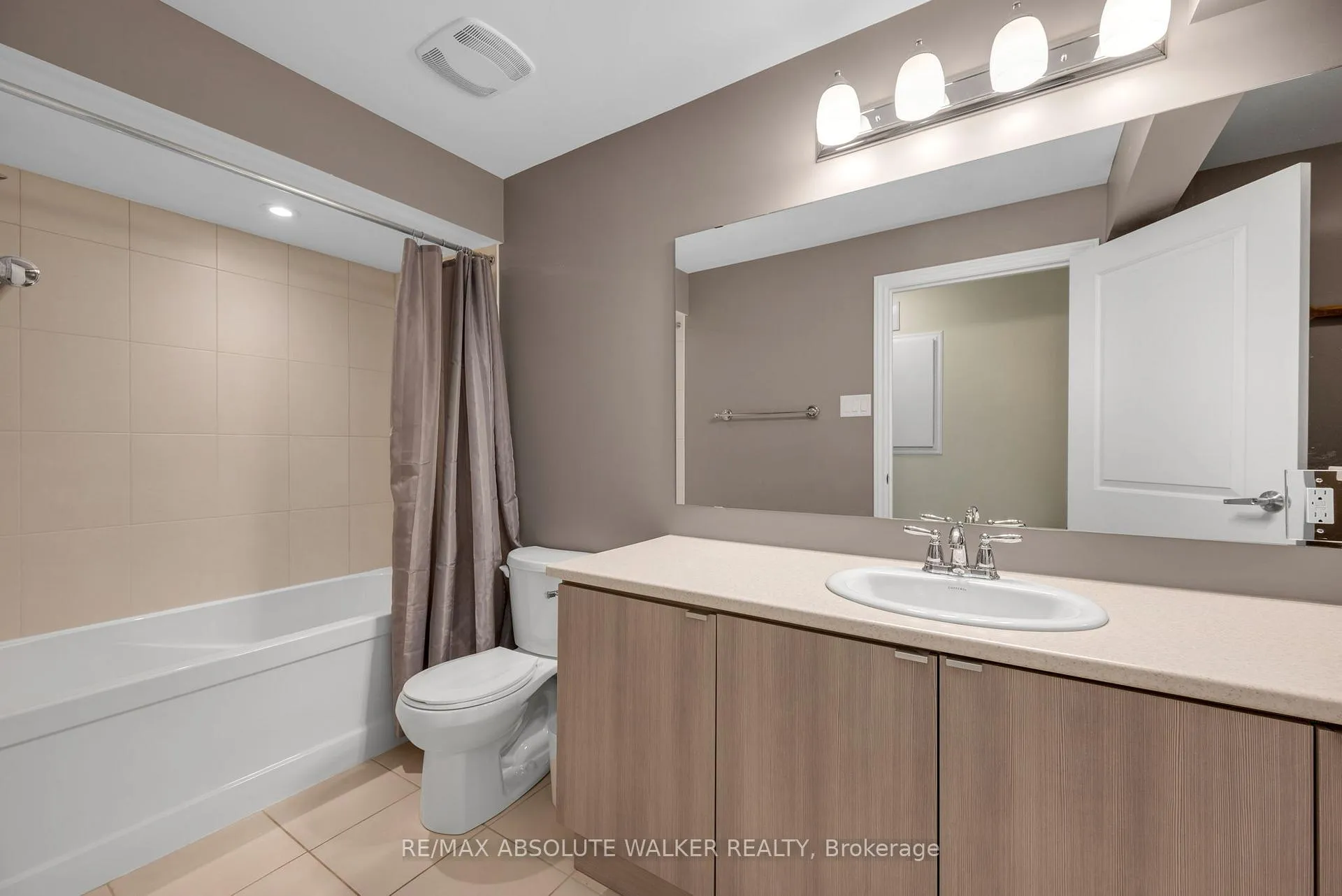 Photo 39 of 207 Rivertree Street, Ottawa, Kanata - Emerald Meadows/Trailwest — HOMEH